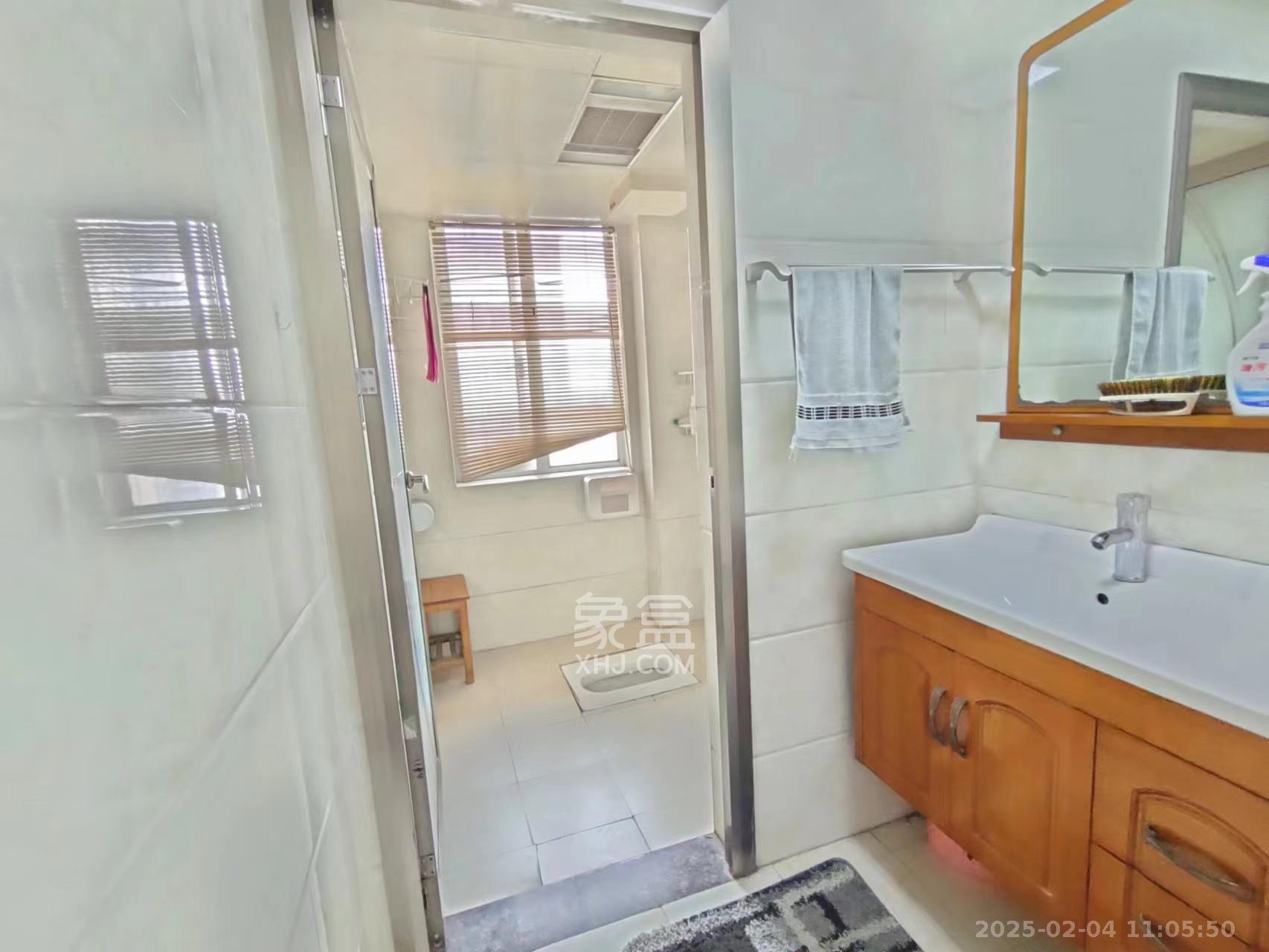 恒广国际景园一二区 3室2厅2卫 2400.0元/月 恒广国际景园一二区 3室2厅2卫 2400.0元/月室内图