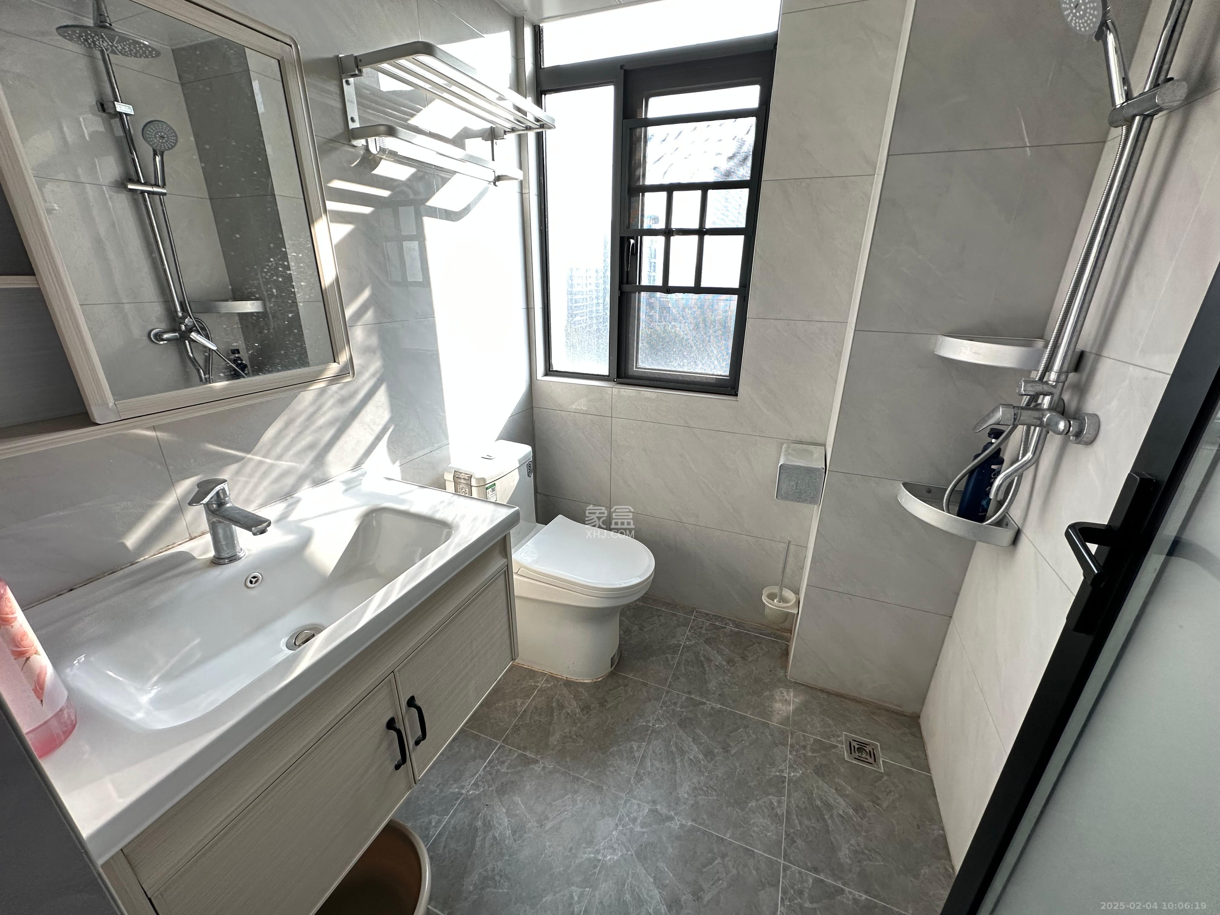 谷峰安置小区(惟德园) 3室2厅2卫 2800.0元/月 谷峰安置小区(惟德园) 3室2厅2卫 2800.0元/月室内图