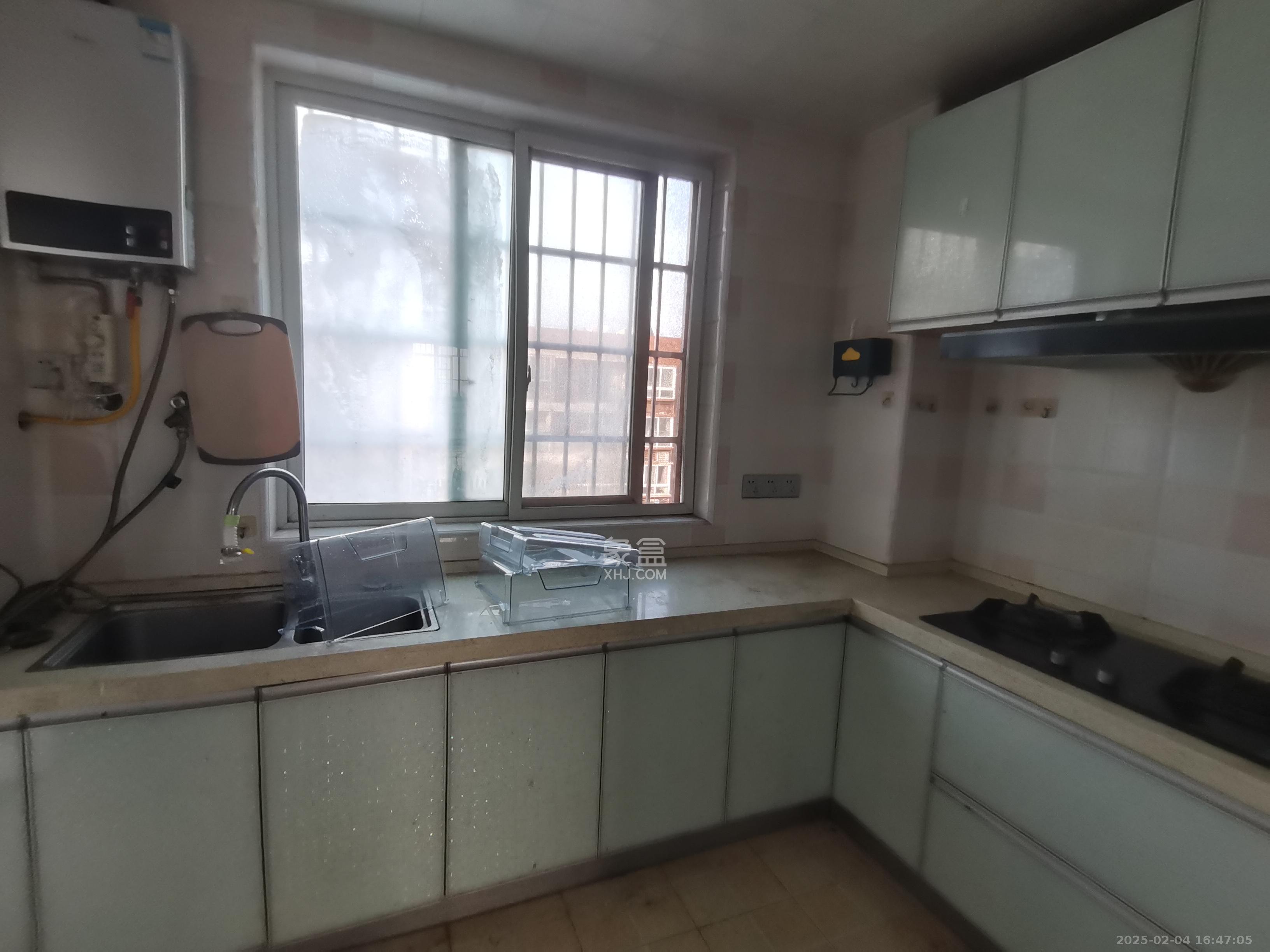 三城花苑(一,二,三期) 4室2厅2卫 1800.0元/月 三城花苑(一,二,三期) 4室2厅2卫 1800.0元/月室内图