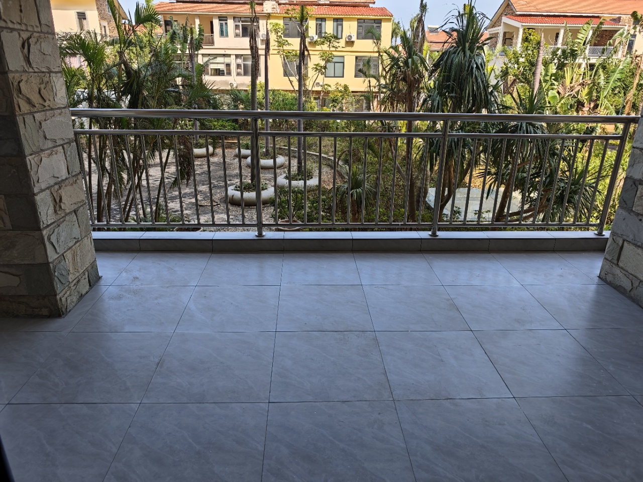 昌茂西雅图·丽湾  3室2厅2卫    180.0万 昌茂西雅图·丽湾  3室2厅2卫    180.0万室内图