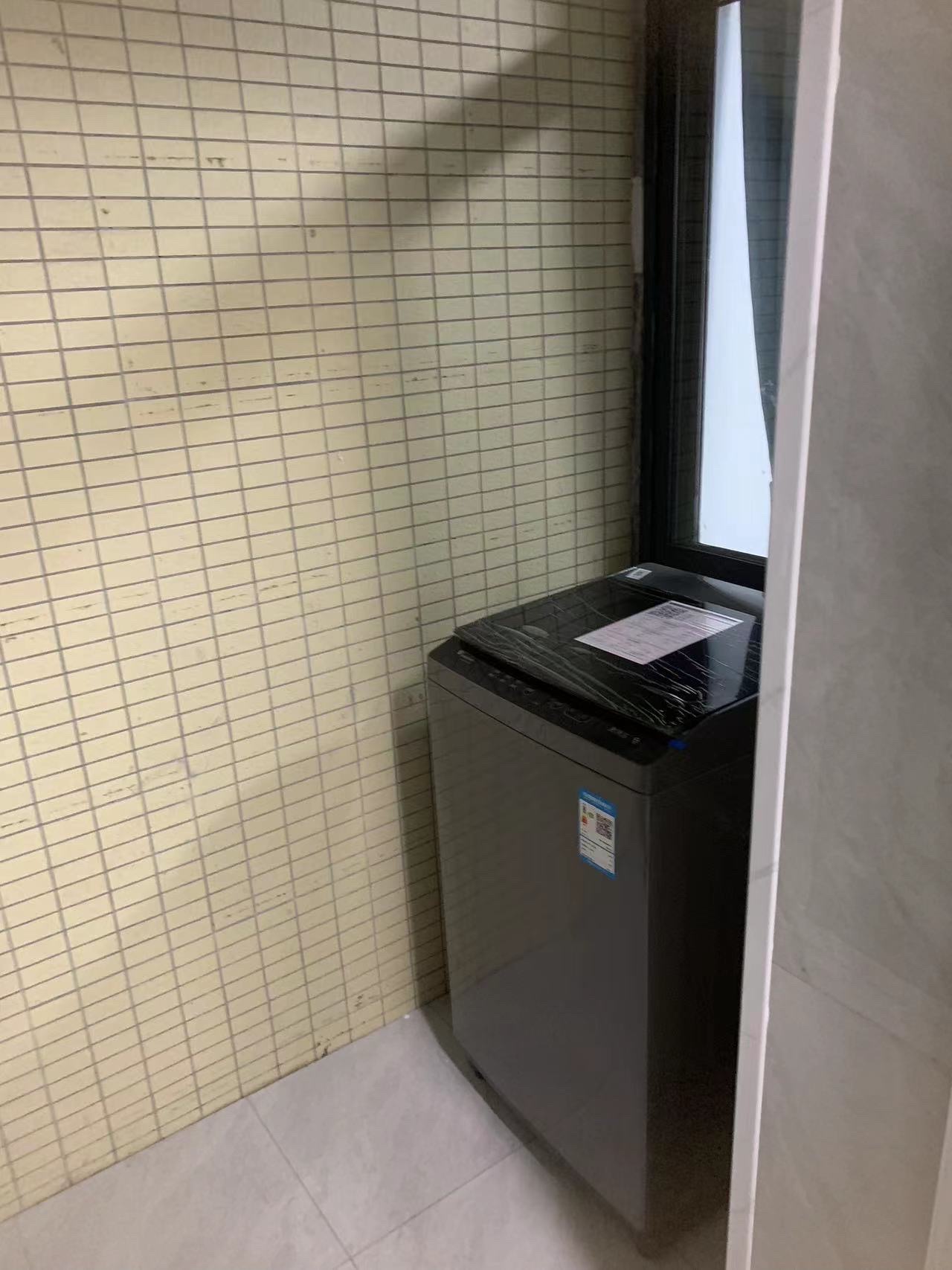 新桥花园  3室2厅2卫   2400.00元/月室内图