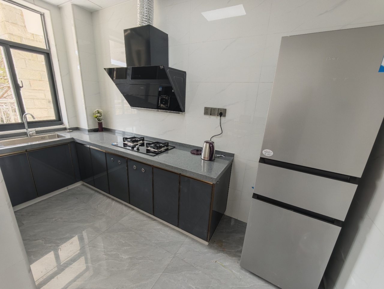 昌茂西雅图·丽湾  3室2厅2卫    180.0万 昌茂西雅图·丽湾  3室2厅2卫    180.0万室内图