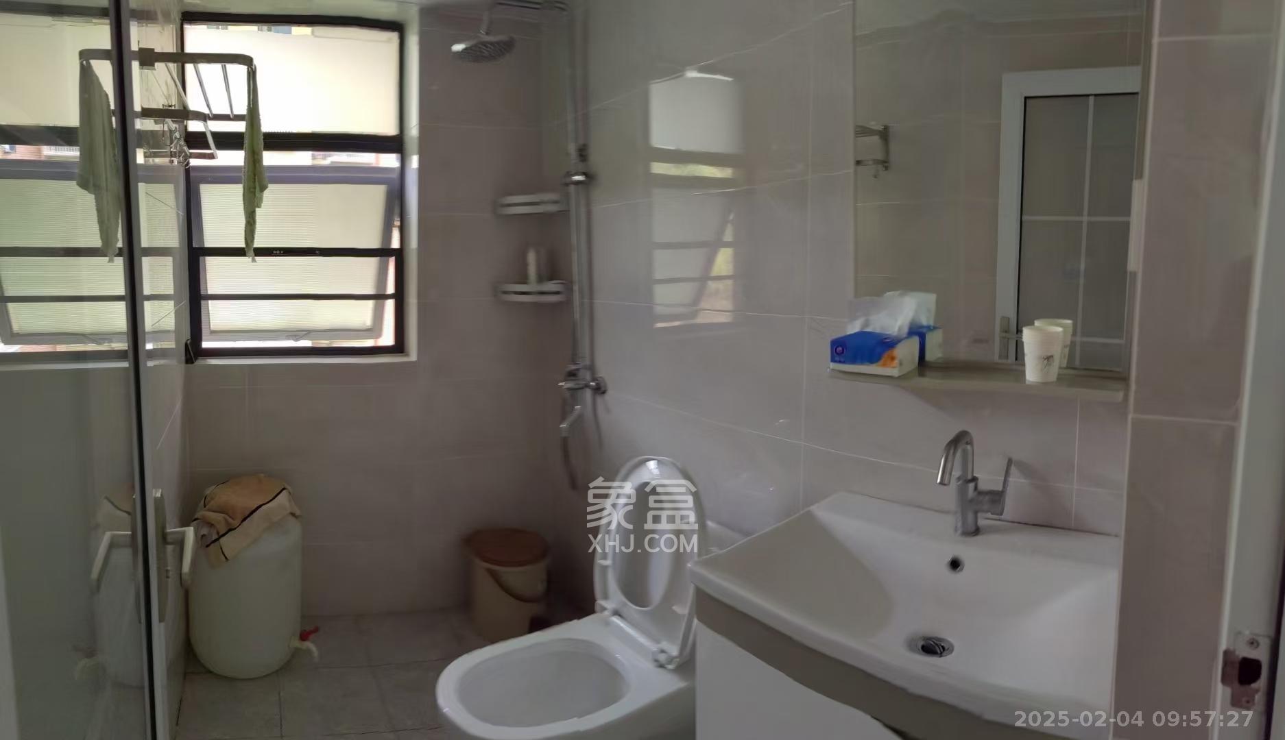 金谷豪庭 3室2厅2卫 1800.0元/月 金谷豪庭 3室2厅2卫 1800.0元/月室内图