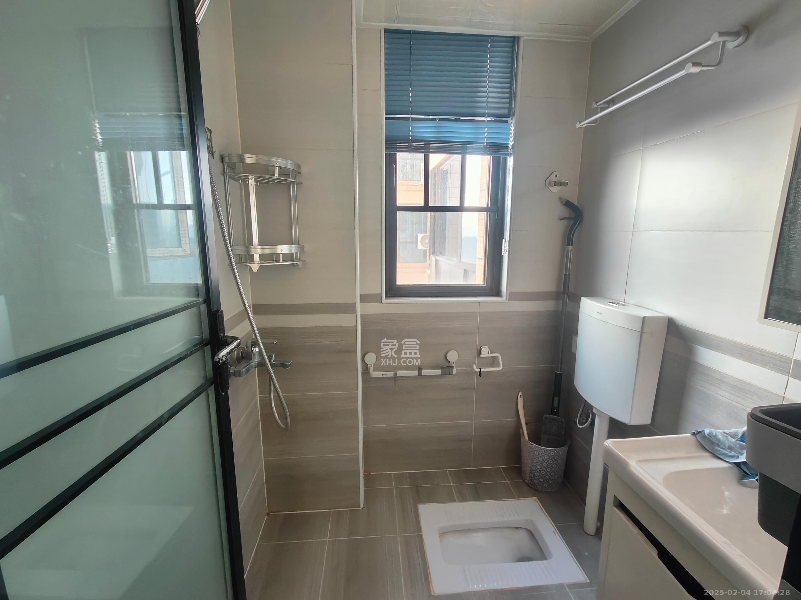 保利西海岸B区 2室1厅1卫 2700.0元/月 保利西海岸B区 2室1厅1卫 2700.0元/月室内图