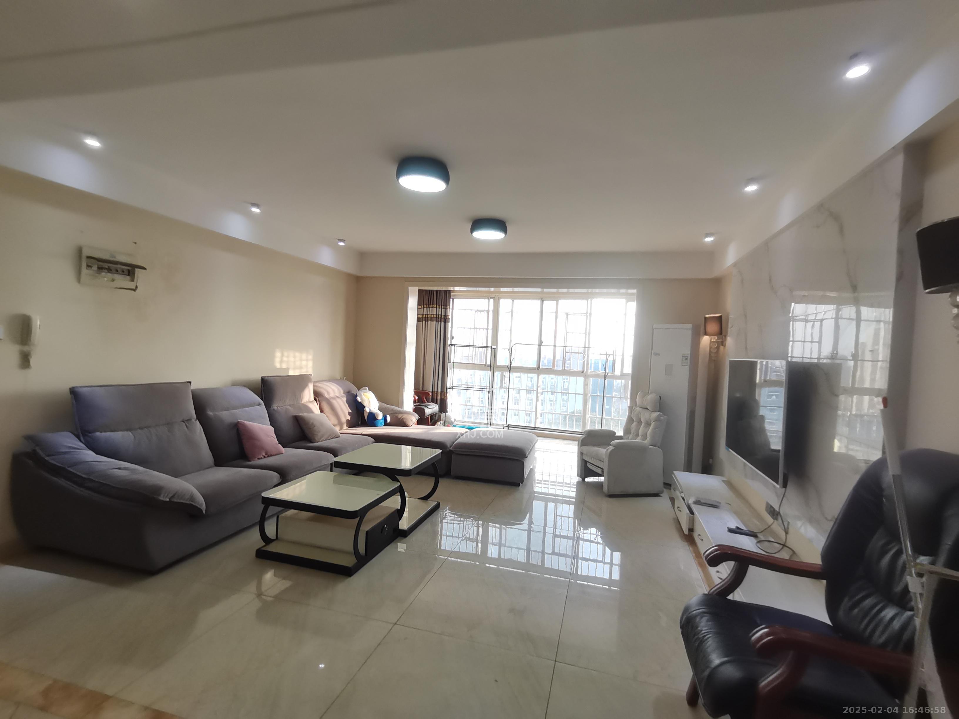 三城花苑(一,二,三期) 4室2厅2卫 1800.0元/月 三城花苑(一,二,三期) 4室2厅2卫 1800.0元/月室内图