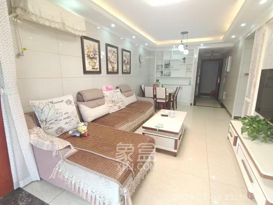 芙蓉万国城MOMA(卓越汇富苑) 3室2厅2卫 2400.0元/月 芙蓉万国城MOMA(卓越汇富苑) 3室2厅2卫 2400.0元/月室内图