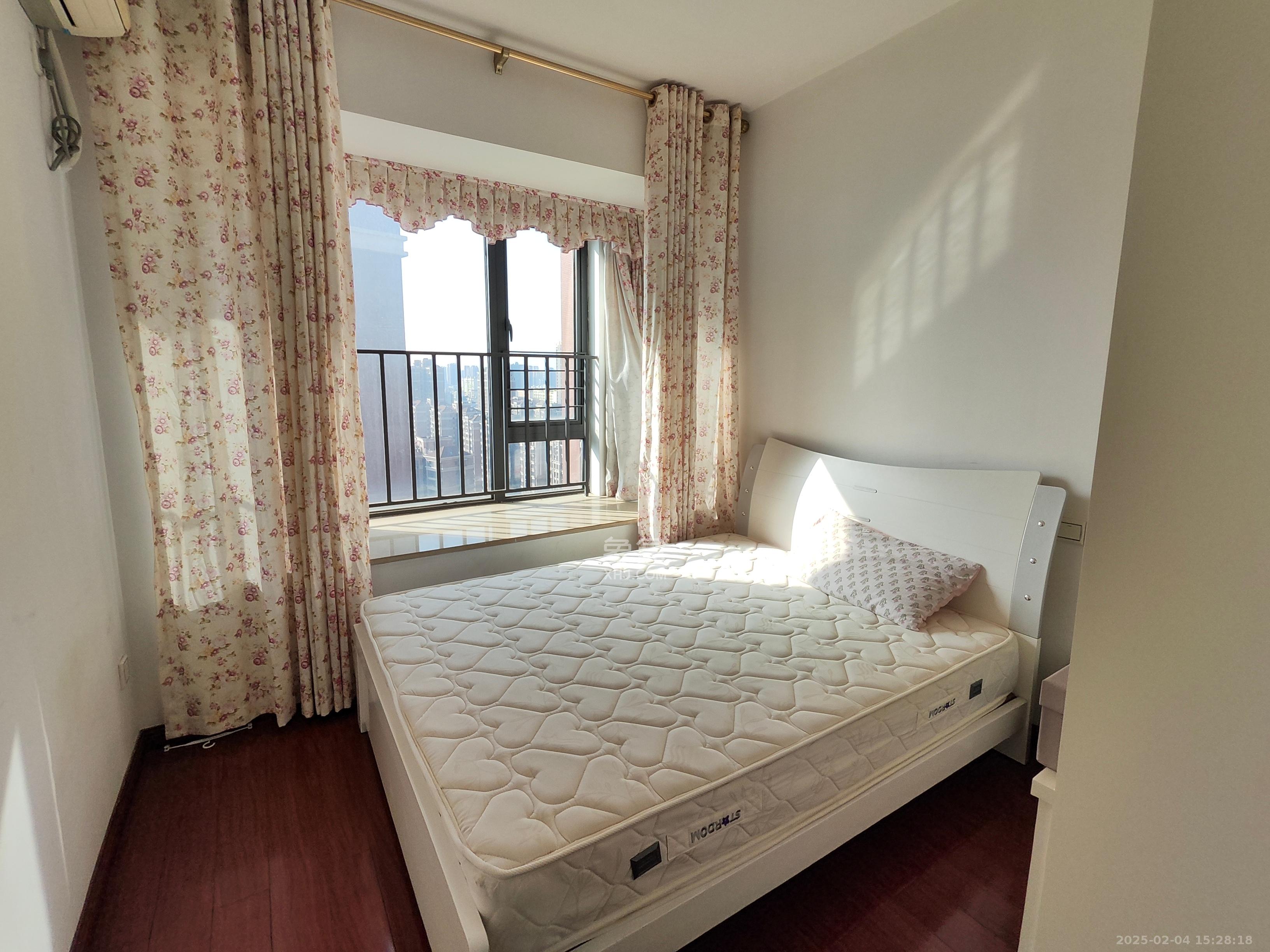 华润凤凰城二期 3室2厅1卫 2300.0元/月 华润凤凰城二期 3室2厅1卫 2300.0元/月室内图