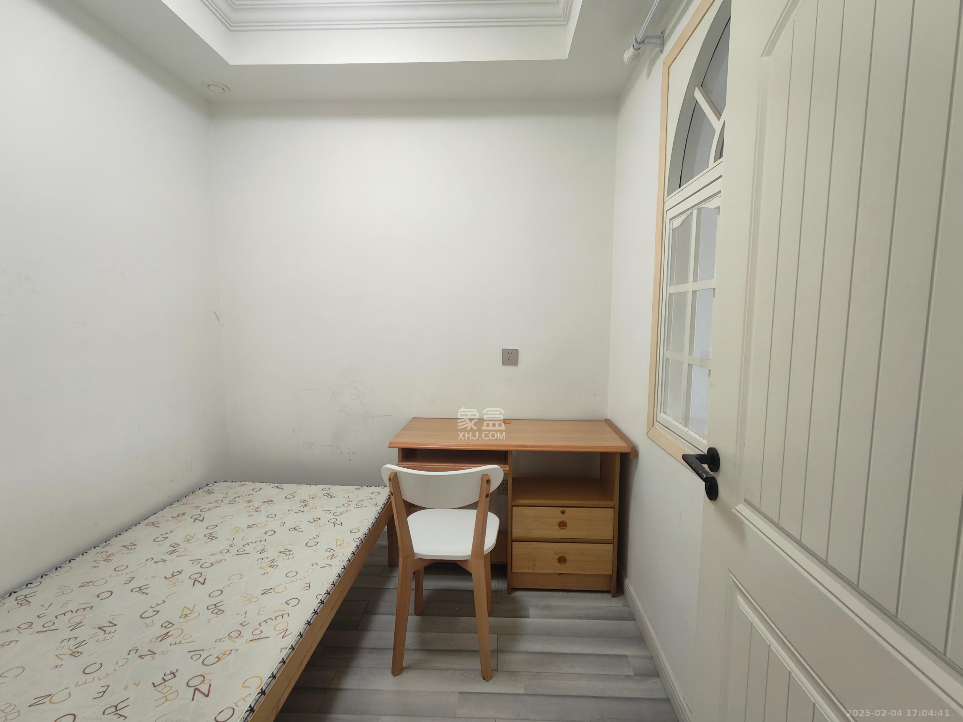 保利西海岸B区 2室1厅1卫 2700.0元/月 保利西海岸B区 2室1厅1卫 2700.0元/月室内图