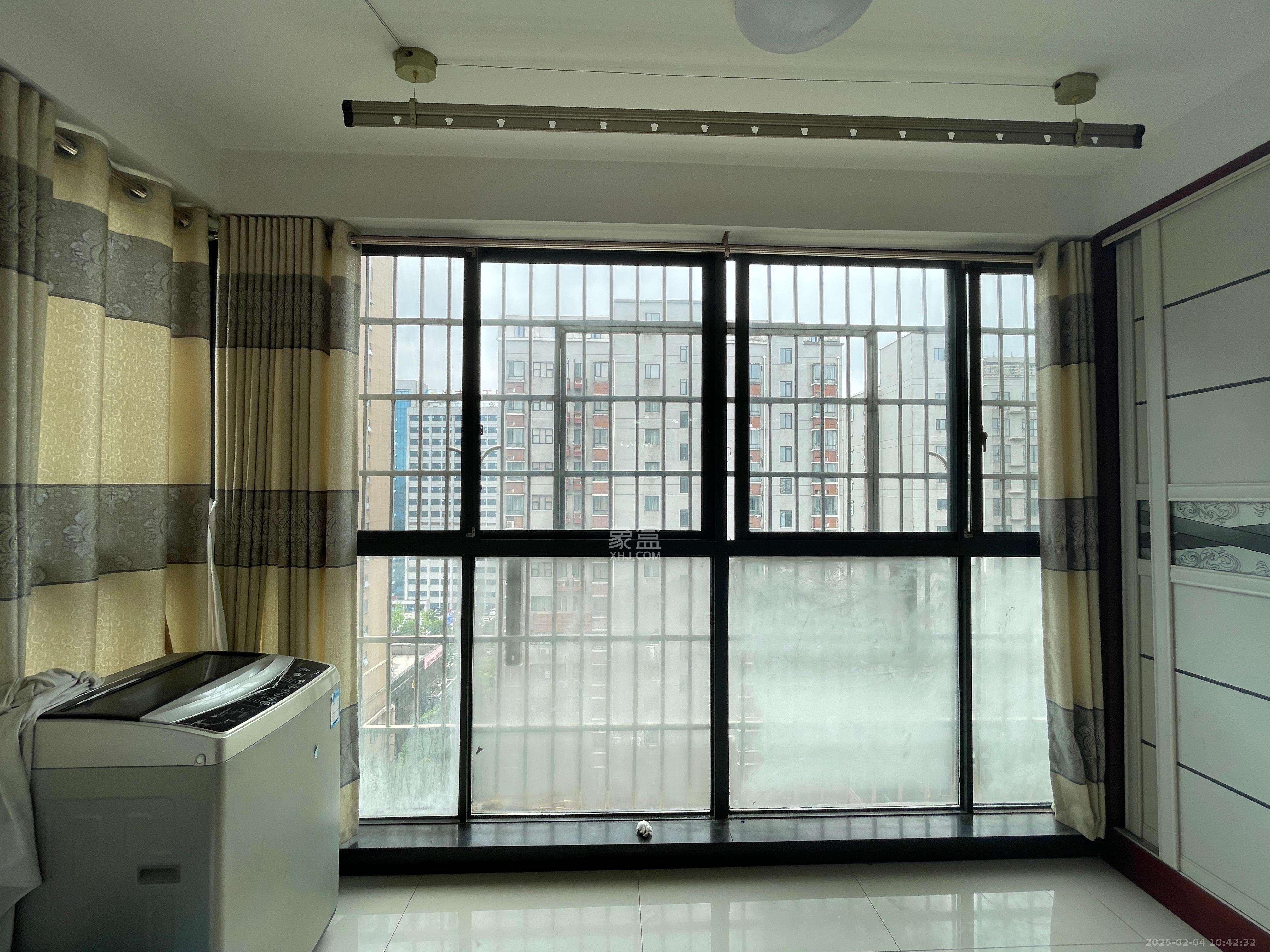 麓景裕园  1室2厅1卫   2100.00元/月室内图