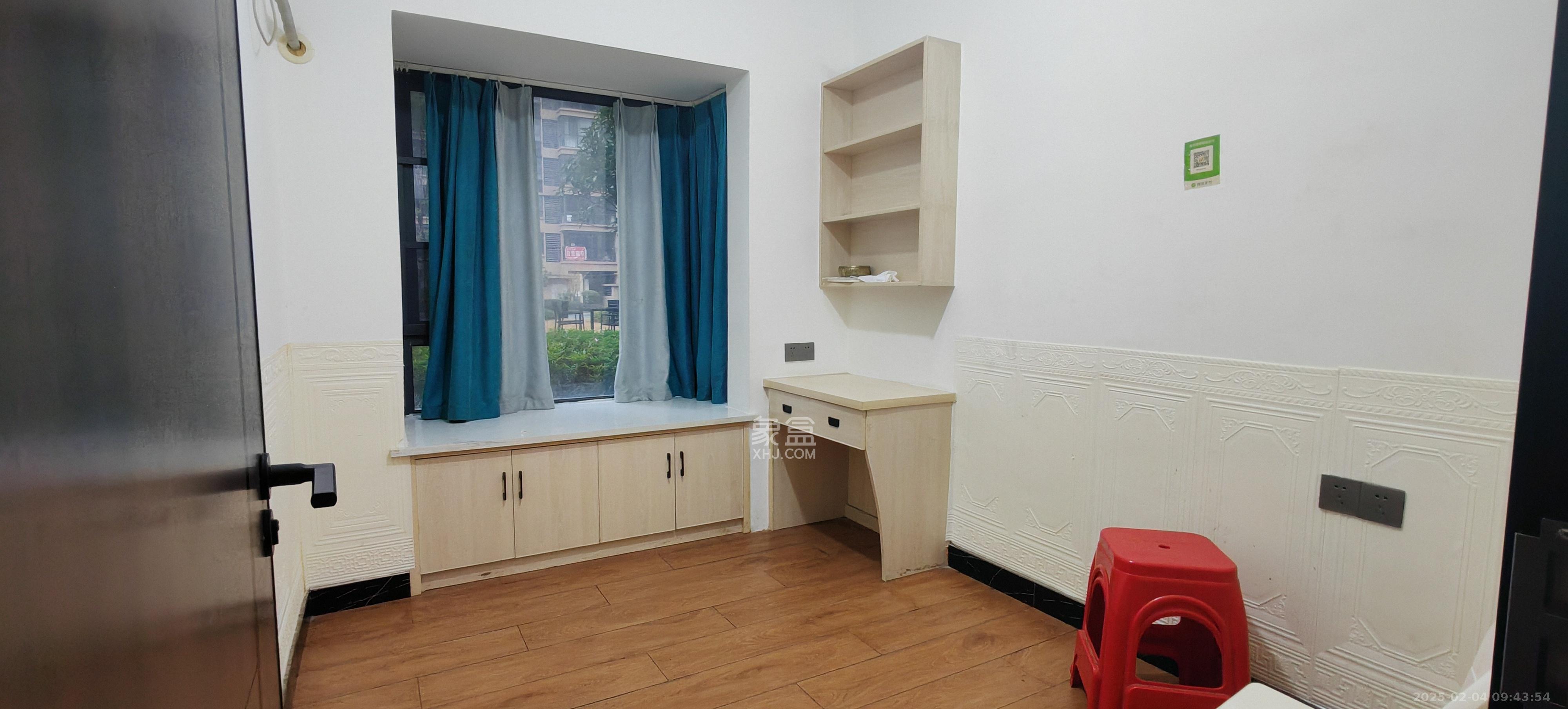 日盛湖湘花苑  4室2厅2卫    3800.0元/月 日盛湖湘花苑  4室2厅2卫    3800.0元/月