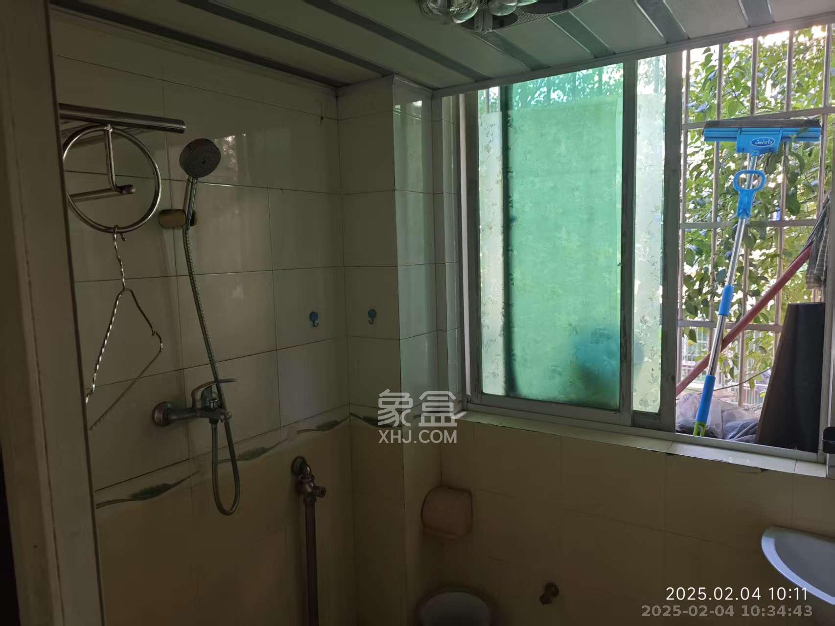 中南汽车世界  3室2厅2卫   1200.00元/月室内图