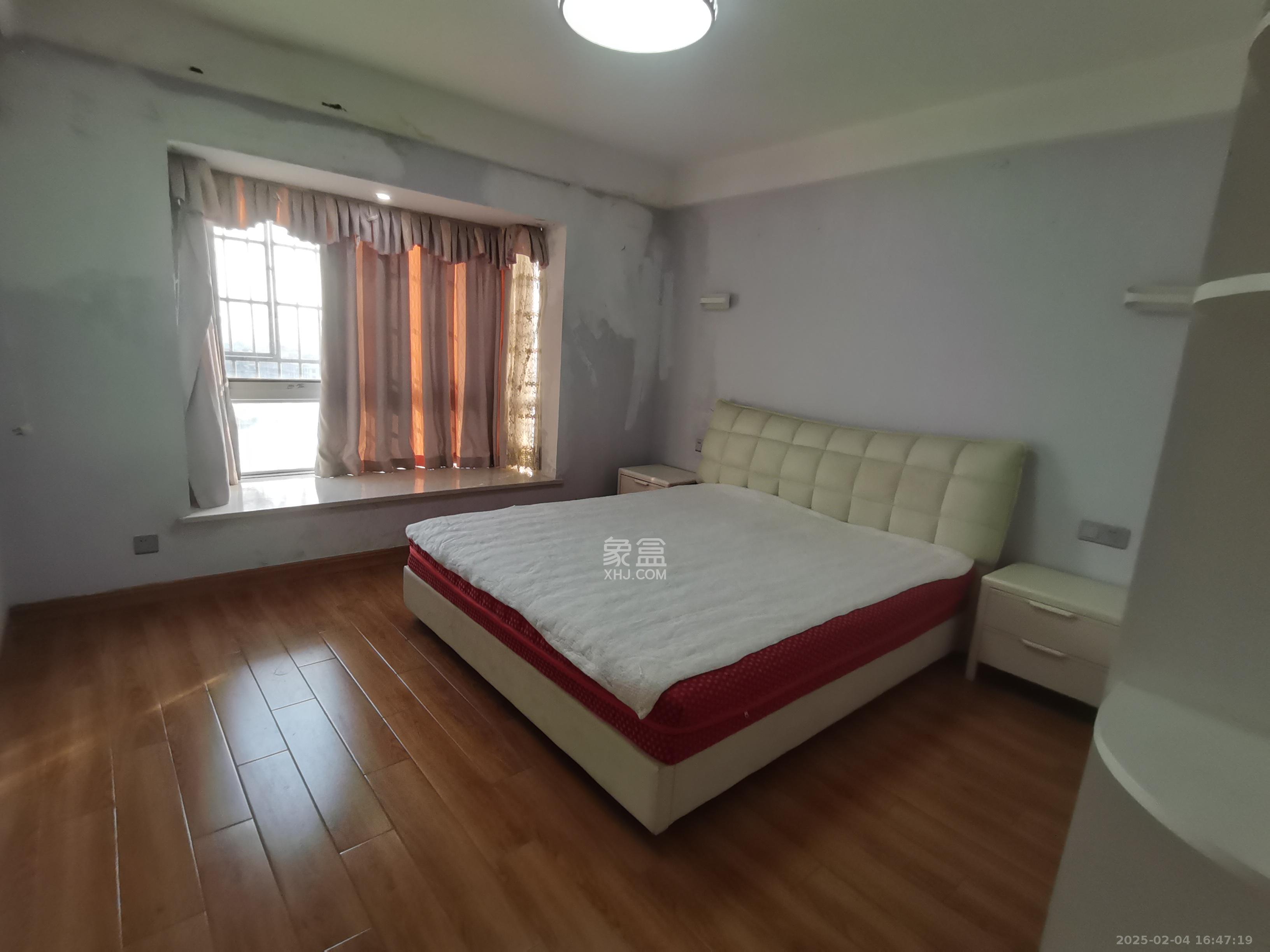 三城花苑(一,二,三期) 4室2厅2卫 1800.0元/月 三城花苑(一,二,三期) 4室2厅2卫 1800.0元/月室内图