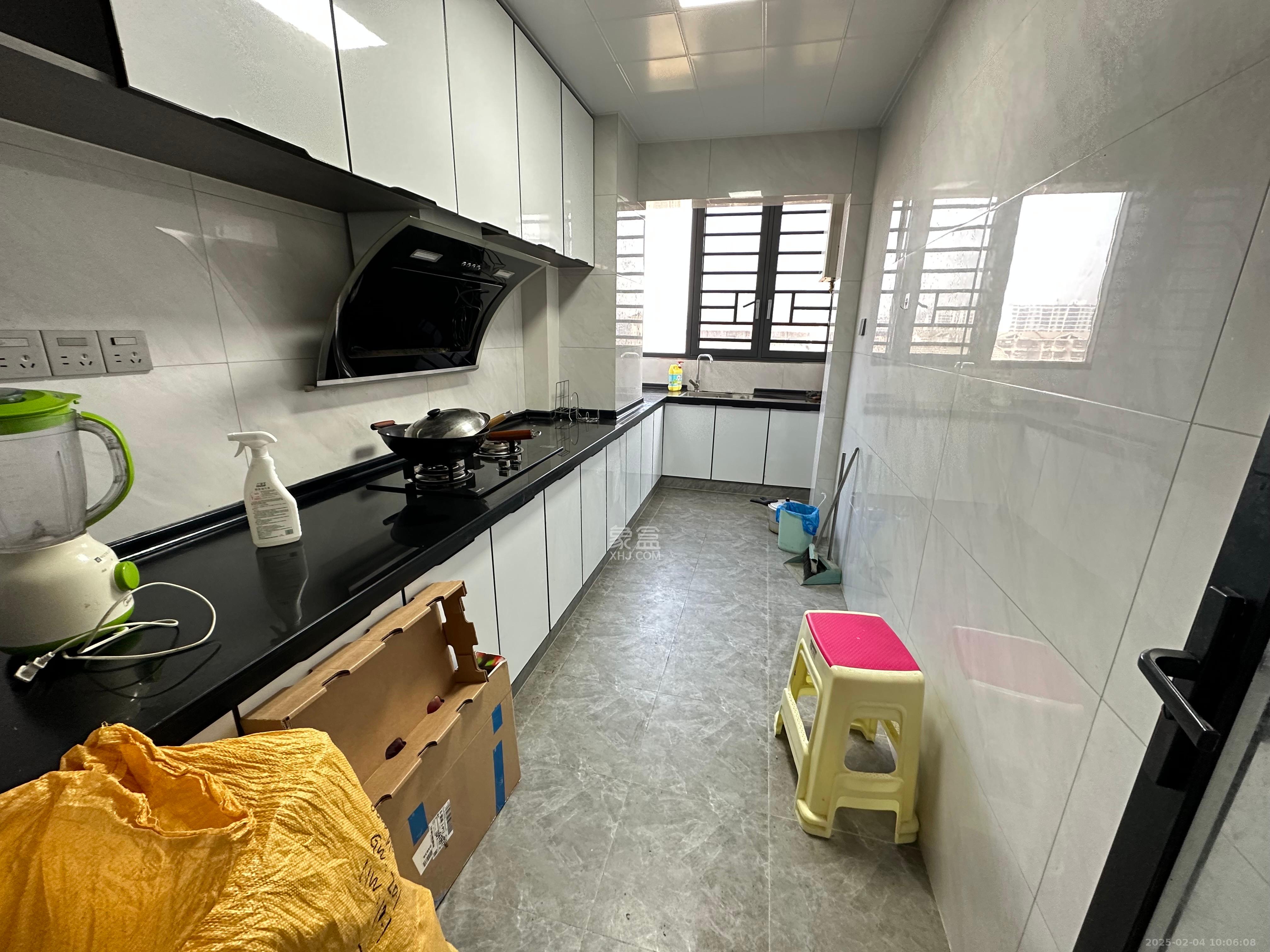 谷峰安置小区(惟德园) 3室2厅2卫 2800.0元/月 谷峰安置小区(惟德园) 3室2厅2卫 2800.0元/月室内图