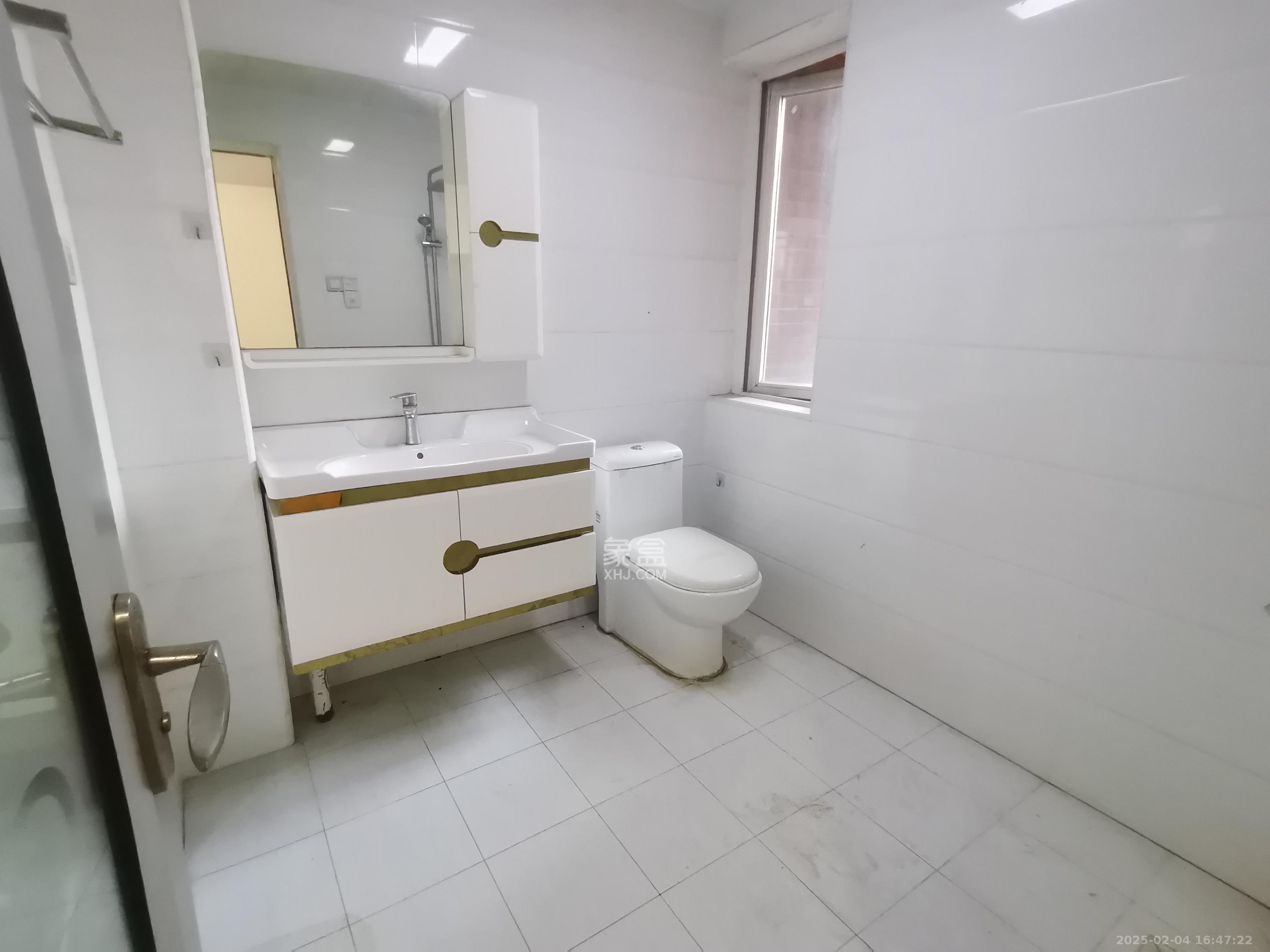 三城花苑(一,二,三期) 4室2厅2卫 1800.0元/月 三城花苑(一,二,三期) 4室2厅2卫 1800.0元/月室内图