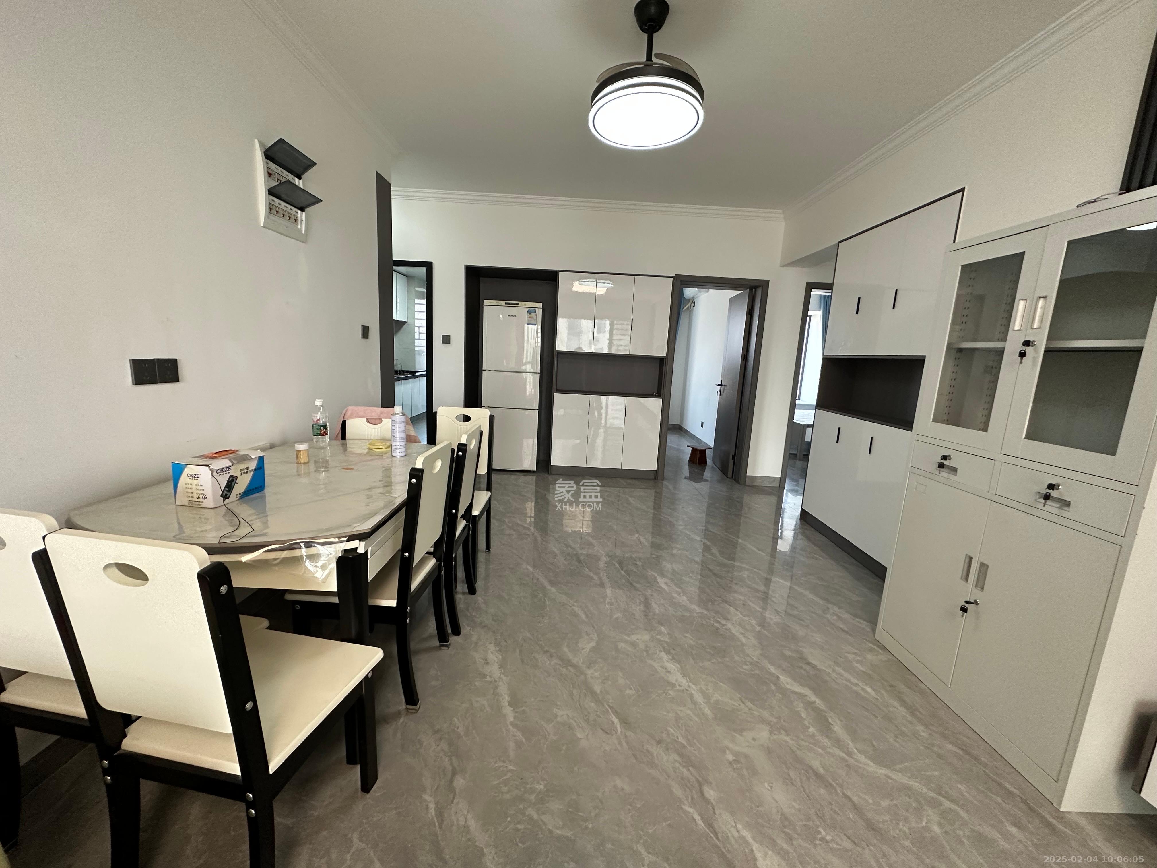 谷峰安置小区(惟德园) 3室2厅2卫 2800.0元/月 谷峰安置小区(惟德园) 3室2厅2卫 2800.0元/月室内图