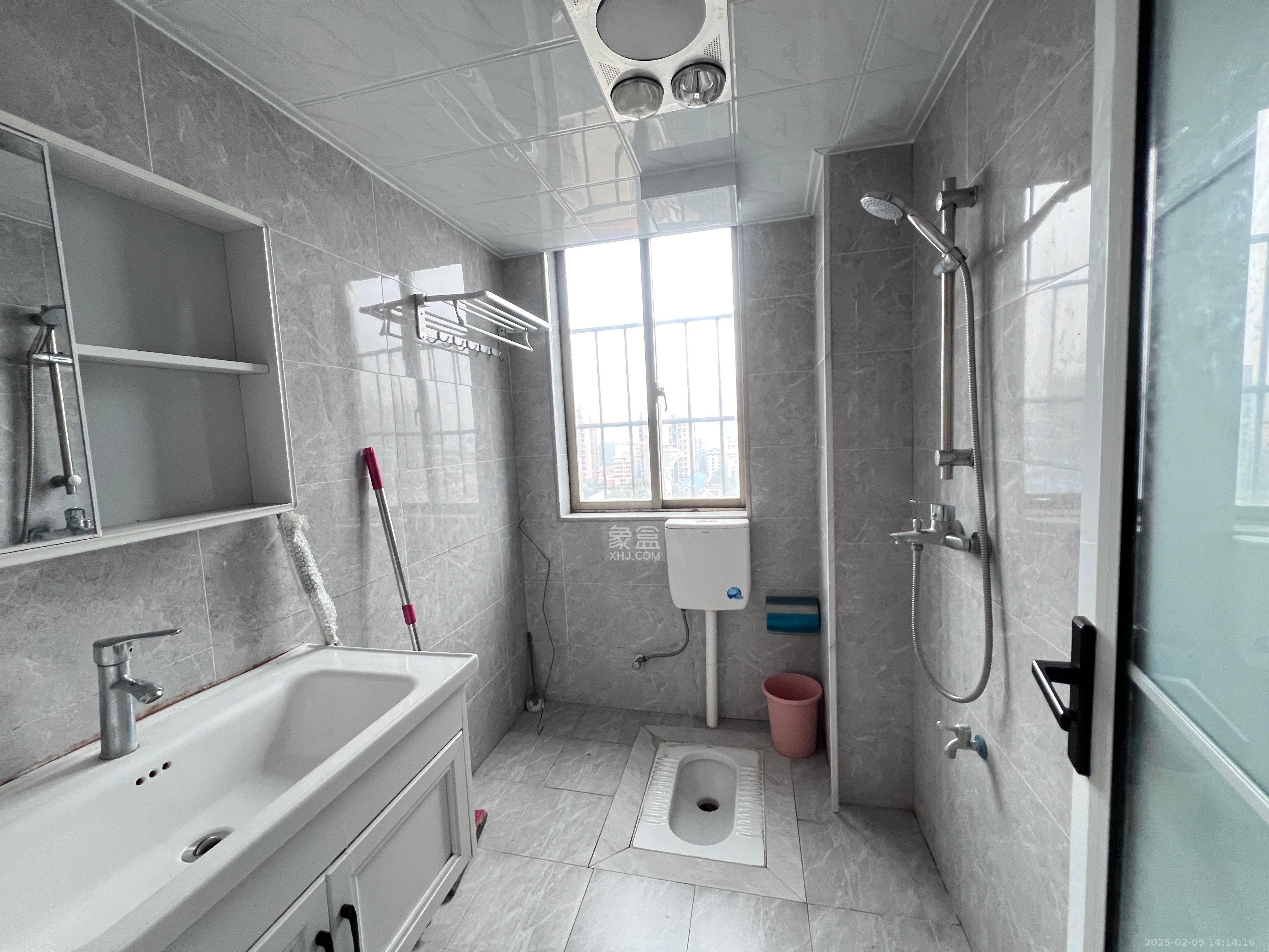 香颂国际  2室2厅1卫    2300.0元/月 香颂国际  2室2厅1卫    2300.0元/月室内图