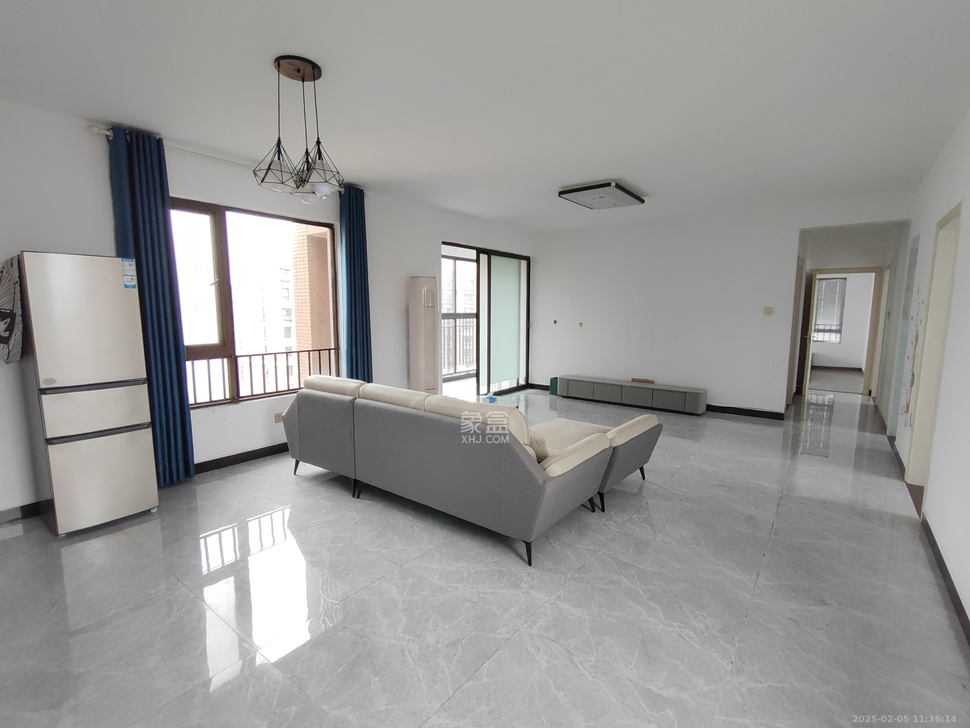 华润凤凰城三期 4室2厅2卫 3400.0元/月 华润凤凰城三期 4室2厅2卫 3400.0元/月室内图