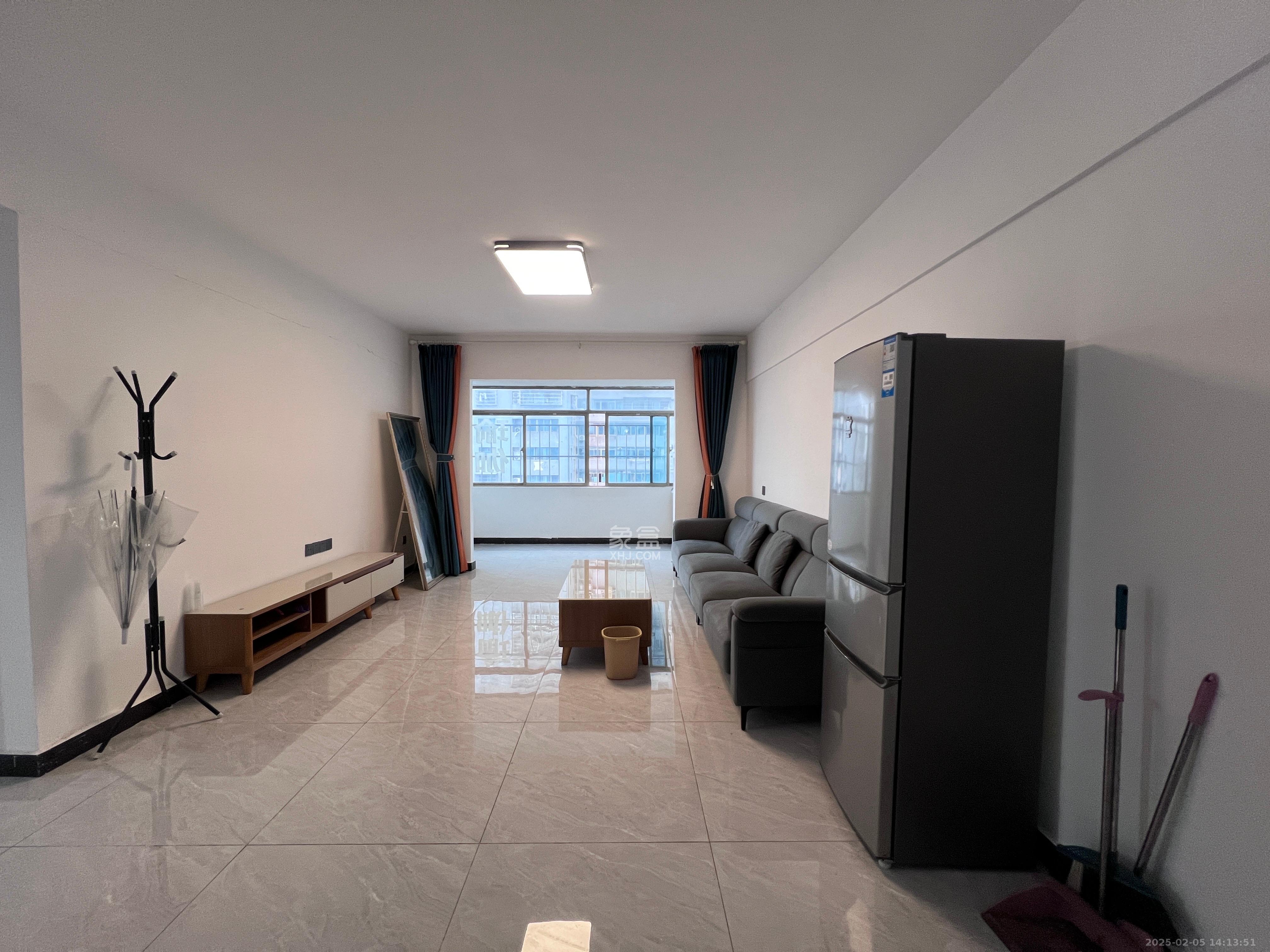 香颂国际  2室2厅1卫    2300.0元/月 香颂国际  2室2厅1卫    2300.0元/月室内图