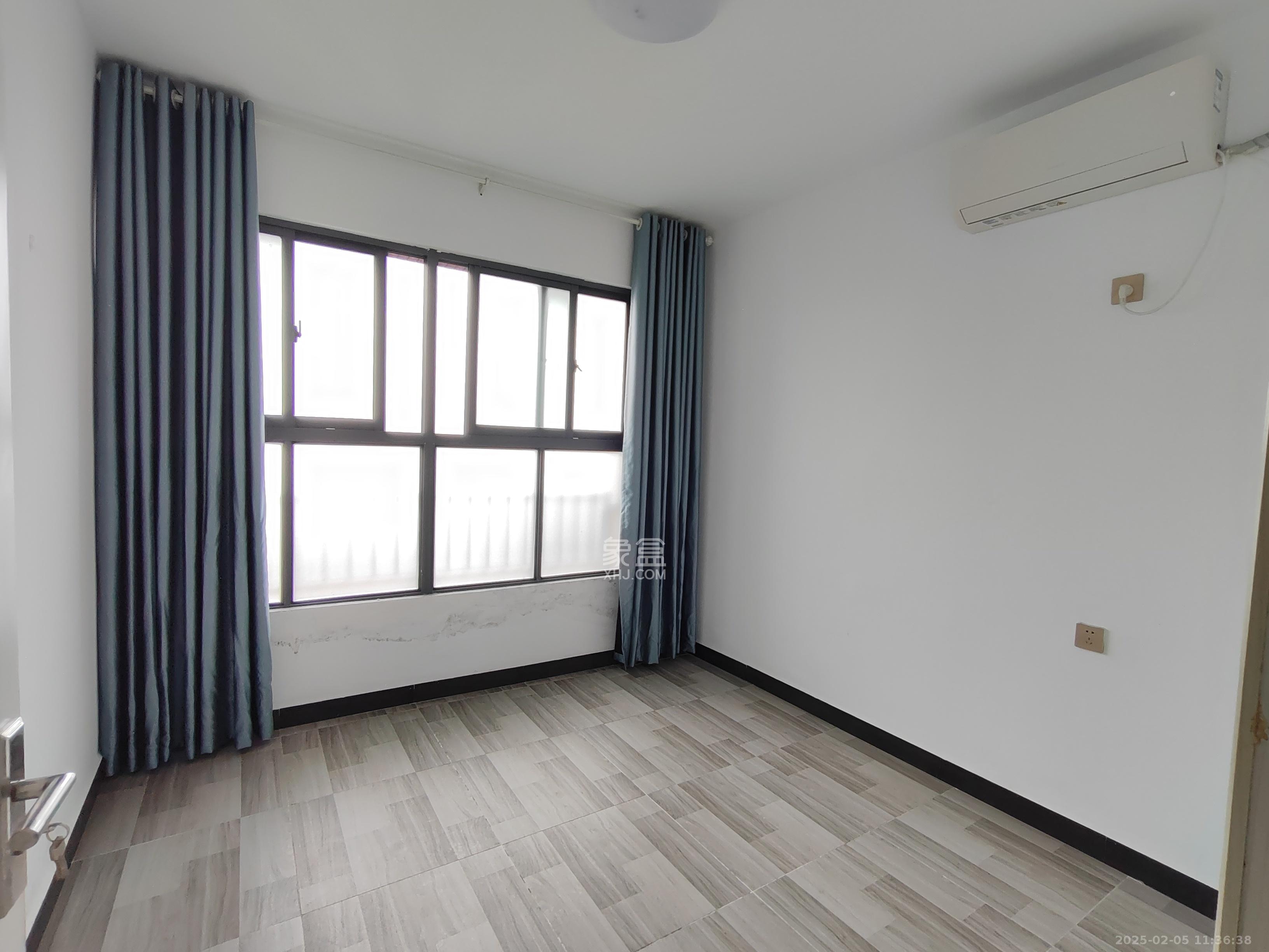 华润凤凰城三期 4室2厅2卫 3400.0元/月 华润凤凰城三期 4室2厅2卫 3400.0元/月室内图