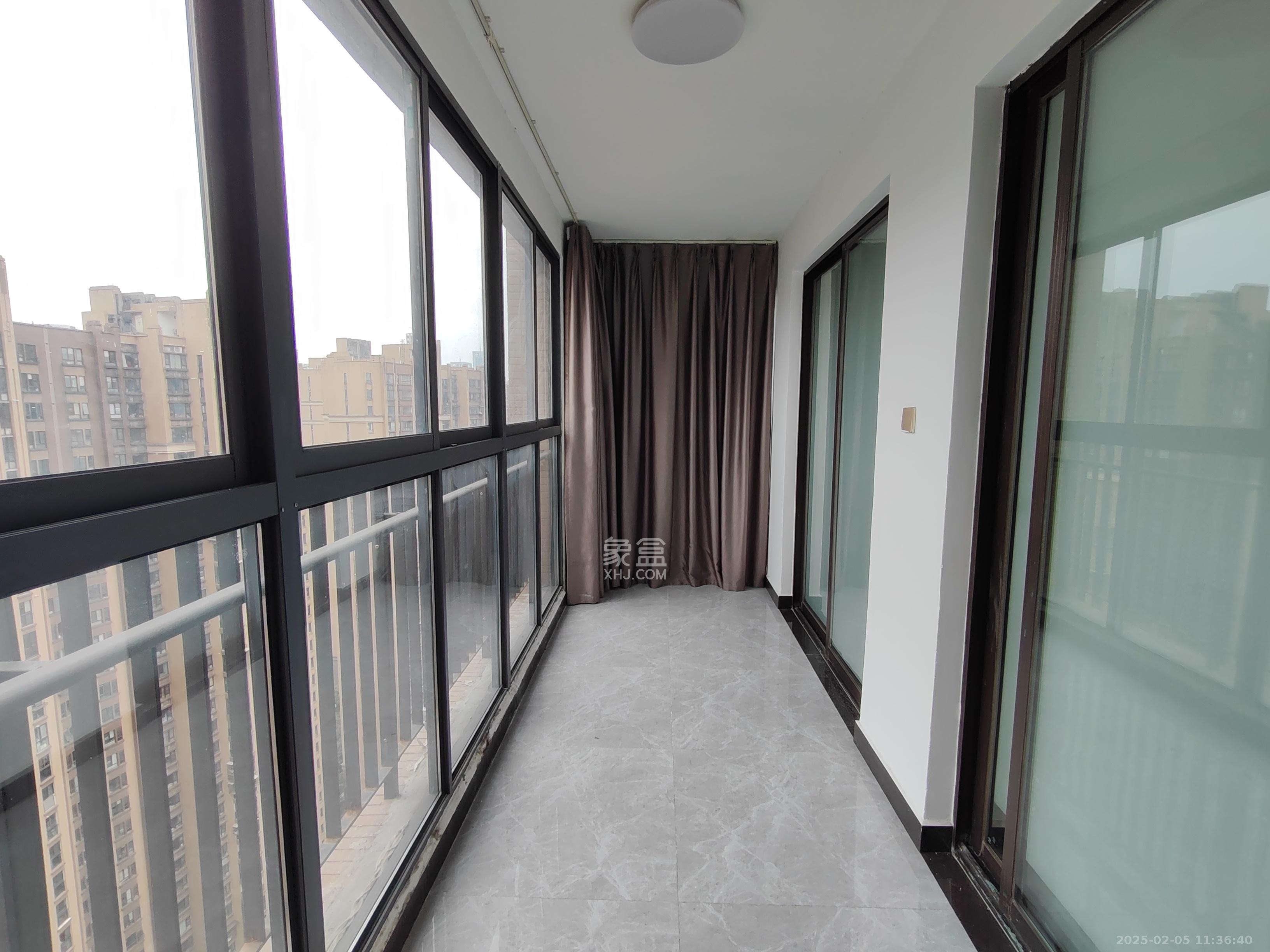 华润凤凰城三期 4室2厅2卫 3400.0元/月 华润凤凰城三期 4室2厅2卫 3400.0元/月室内图