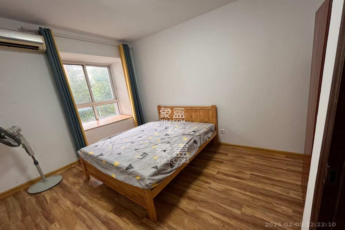 嘉盛华庭(一期、二期、三期)  3室2厅1卫    2400.0元/月 嘉盛华庭(一期、二期、三期)  3室2厅1卫    2400.0元/月室内图1