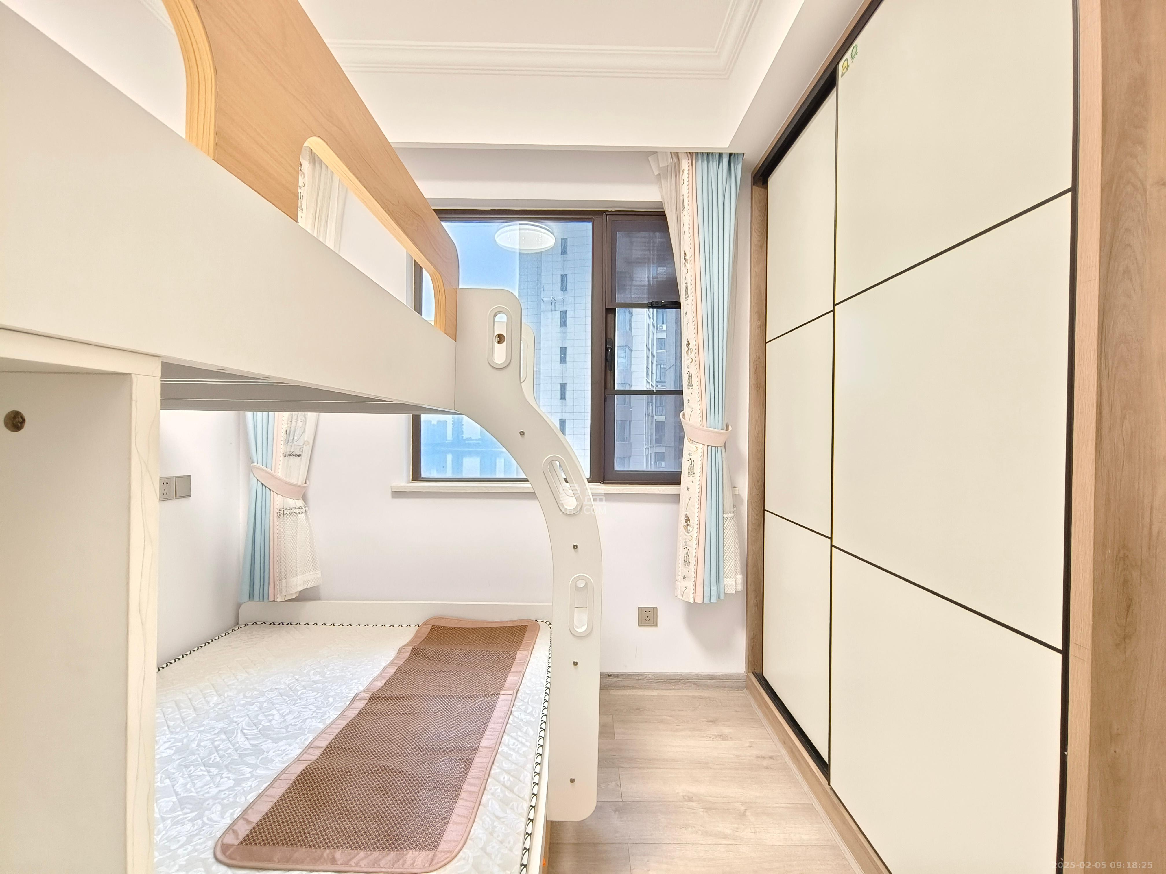 南山雍江汇(滨江国际新城) 3室2厅2卫 3300.0元/月 南山雍江汇(滨江国际新城) 3室2厅2卫 3300.0元/月室内图