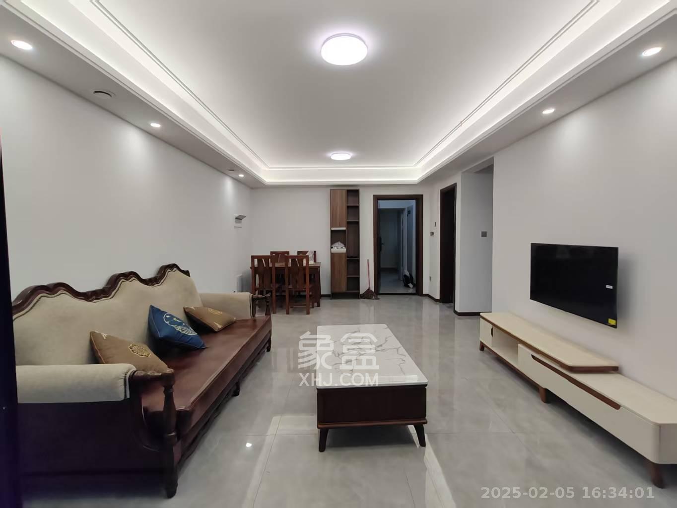 星城春晓  3室2厅1卫    2000.0元/月 星城春晓  3室2厅1卫    2000.0元/月室内图