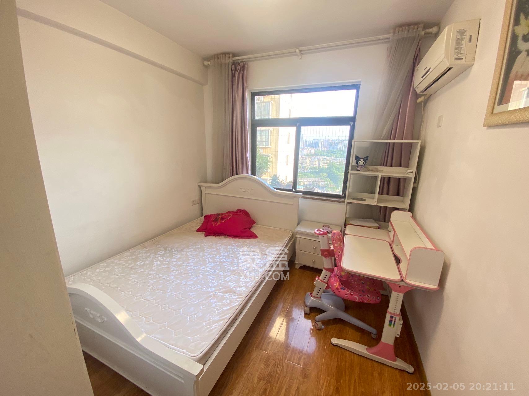 钱隆樽品(一、二、三期) 3室2厅2卫 3000.0元/月 钱隆樽品(一、二、三期) 3室2厅2卫 3000.0元/月室内图