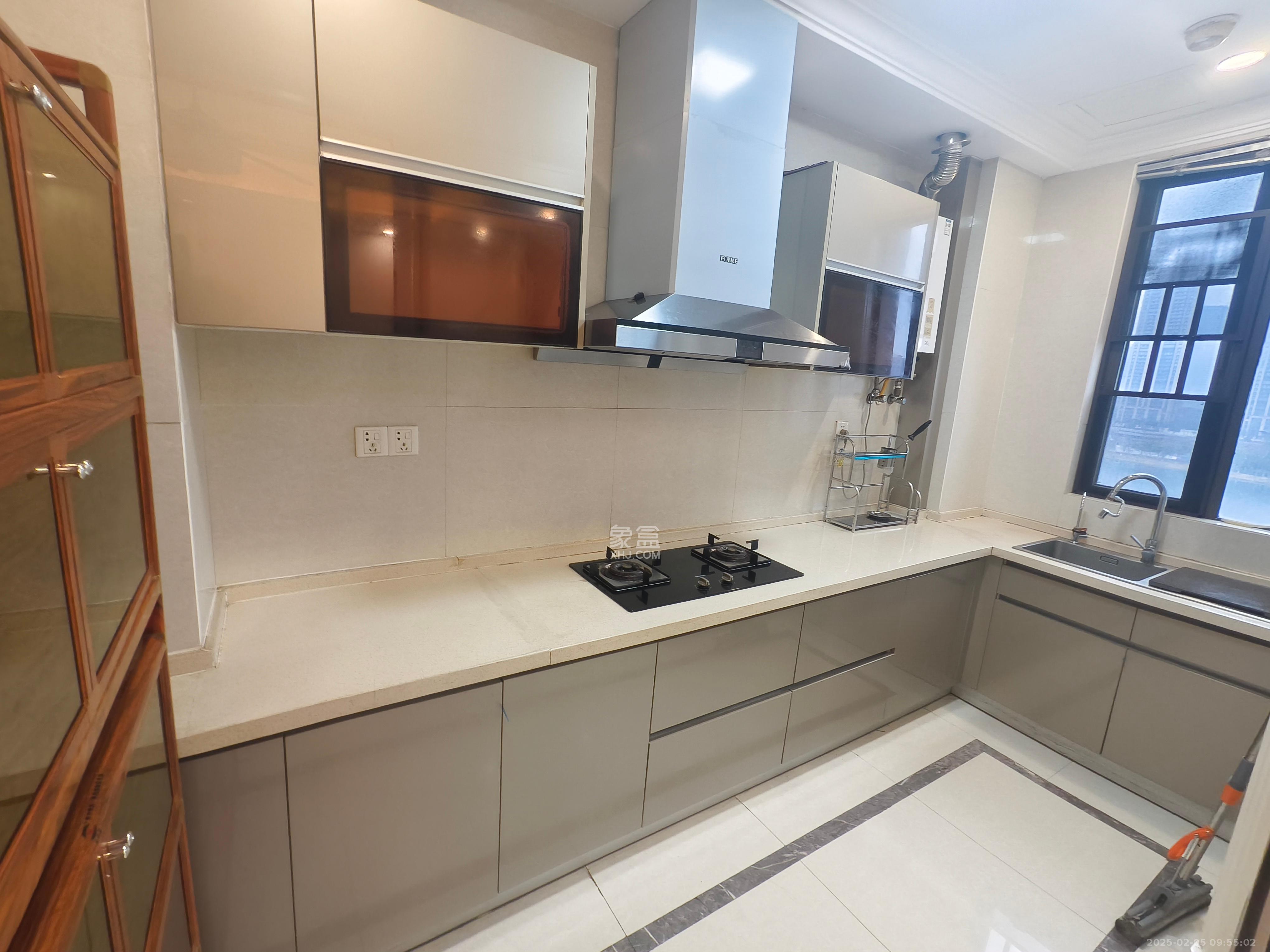 金茂梅溪湖 4室2厅3卫 9000.0元/月 金茂梅溪湖 4室2厅3卫 9000.0元/月室内图