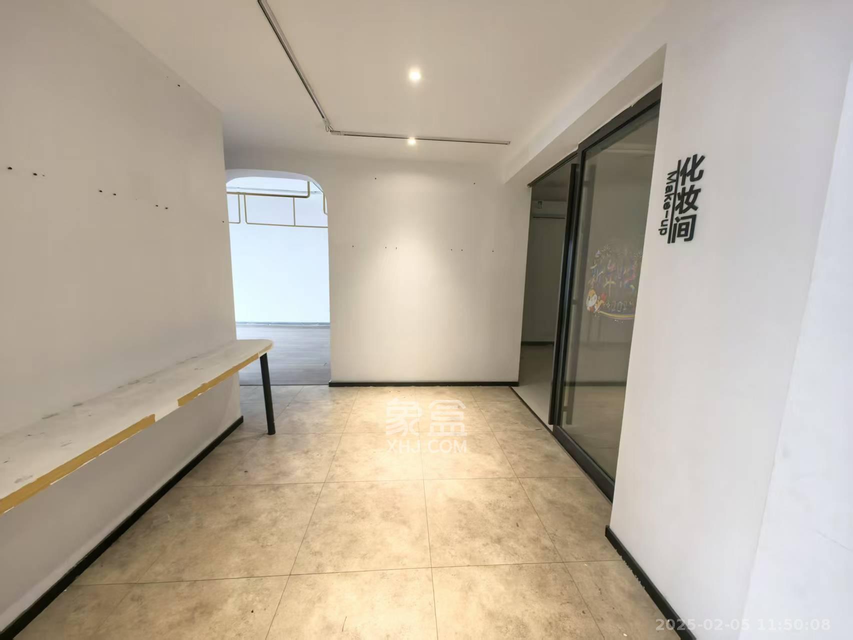 潮宗御苑 4室2厅2卫 7800.0元/月 潮宗御苑 4室2厅2卫 7800.0元/月室内图