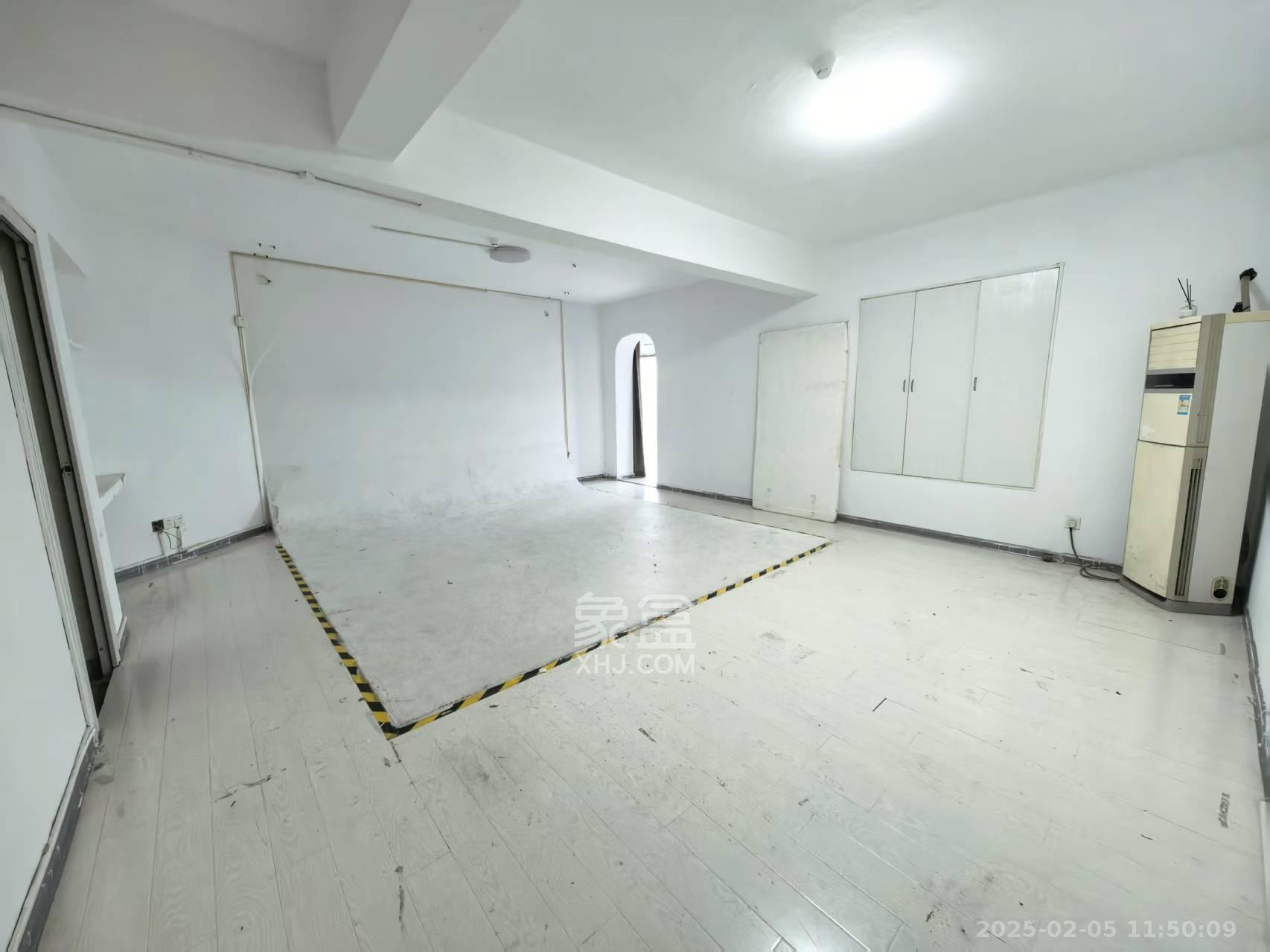 潮宗御苑 4室2厅2卫 7800.0元/月 潮宗御苑 4室2厅2卫 7800.0元/月室内图