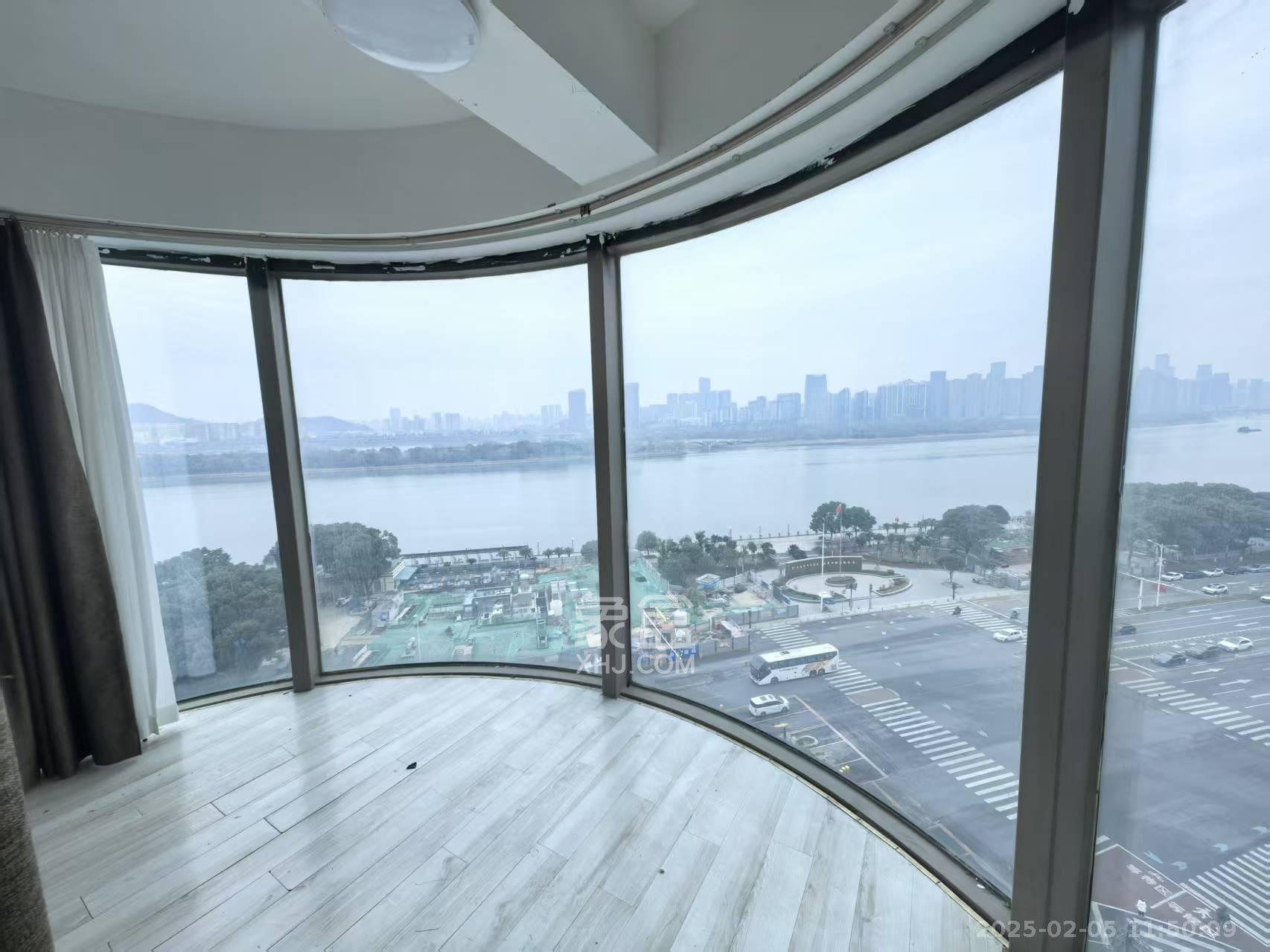 潮宗御苑 4室2厅2卫 7800.0元/月 潮宗御苑 4室2厅2卫 7800.0元/月室内图