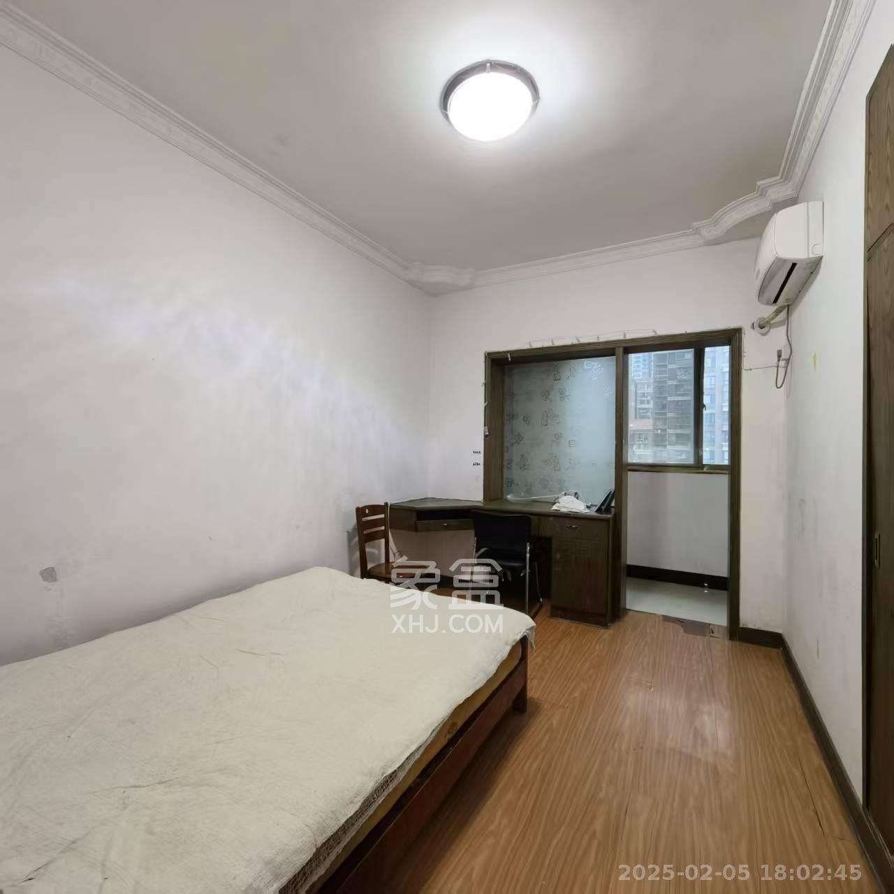 银路家园(公路局单位房)  3室2厅2卫    1350.0元/月 银路家园(公路局单位房)  3室2厅2卫    1350.0元/月室内图