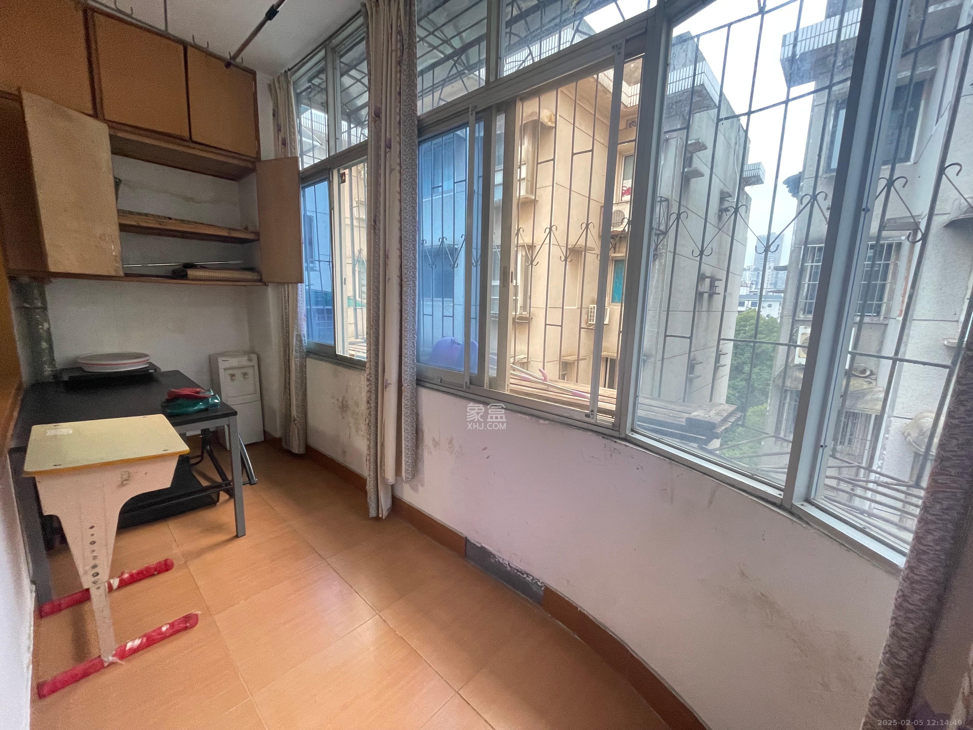 京剧院单位房  2室1厅1卫   2000.00元/月室内图