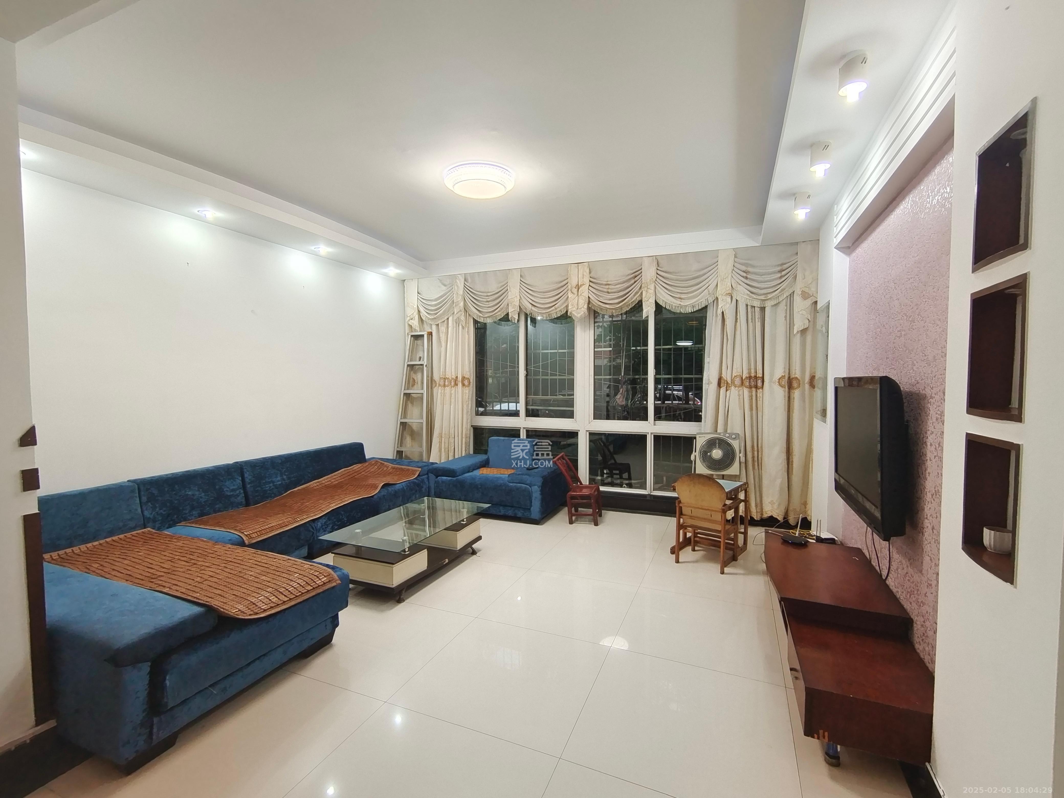 圣力华苑  3室2厅2卫    1800.0元/月 圣力华苑  3室2厅2卫    1800.0元/月小区图