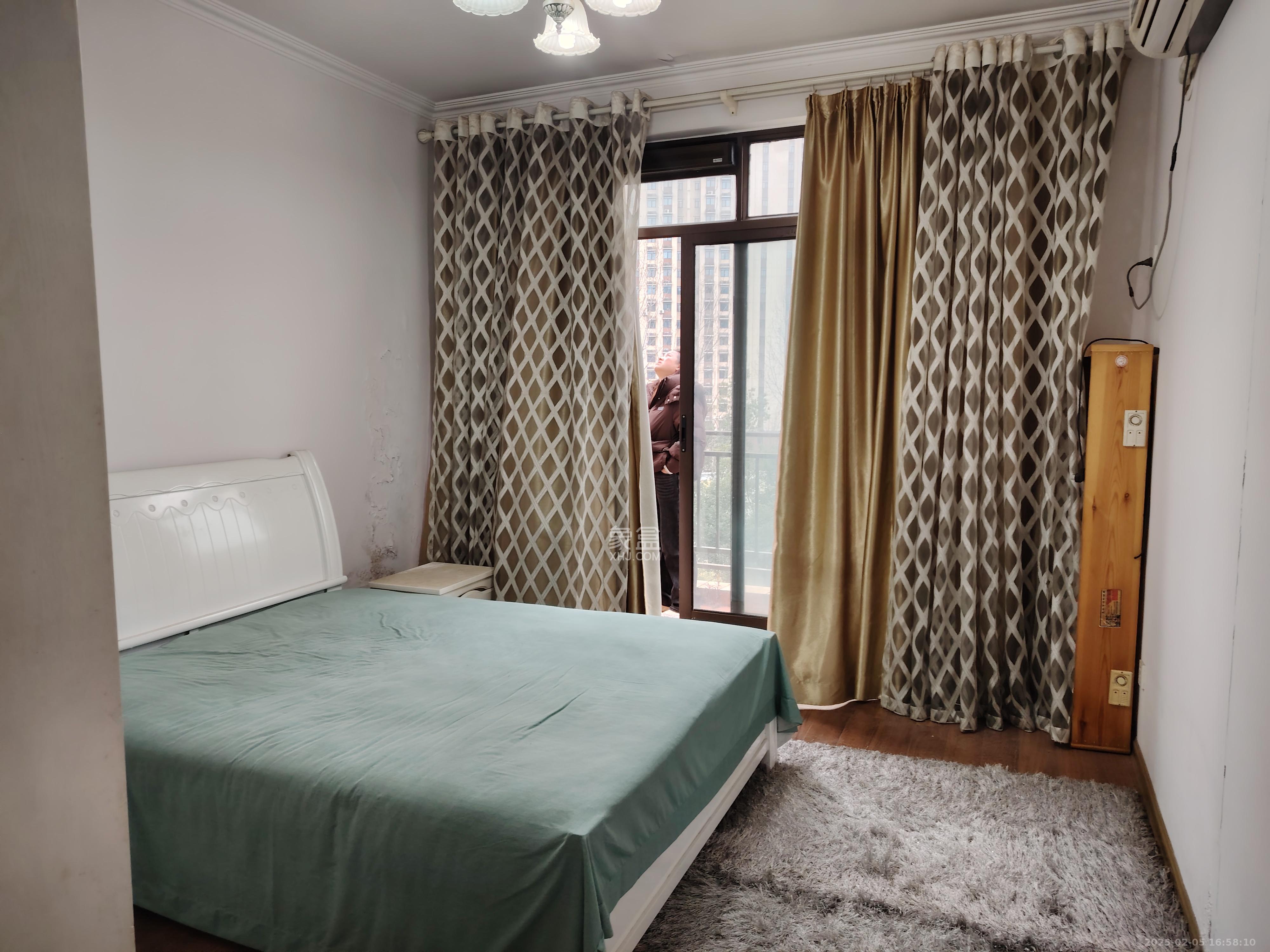 幸福考拉 1室2厅1卫 2400.0元/月 幸福考拉 1室2厅1卫 2400.0元/月室内图