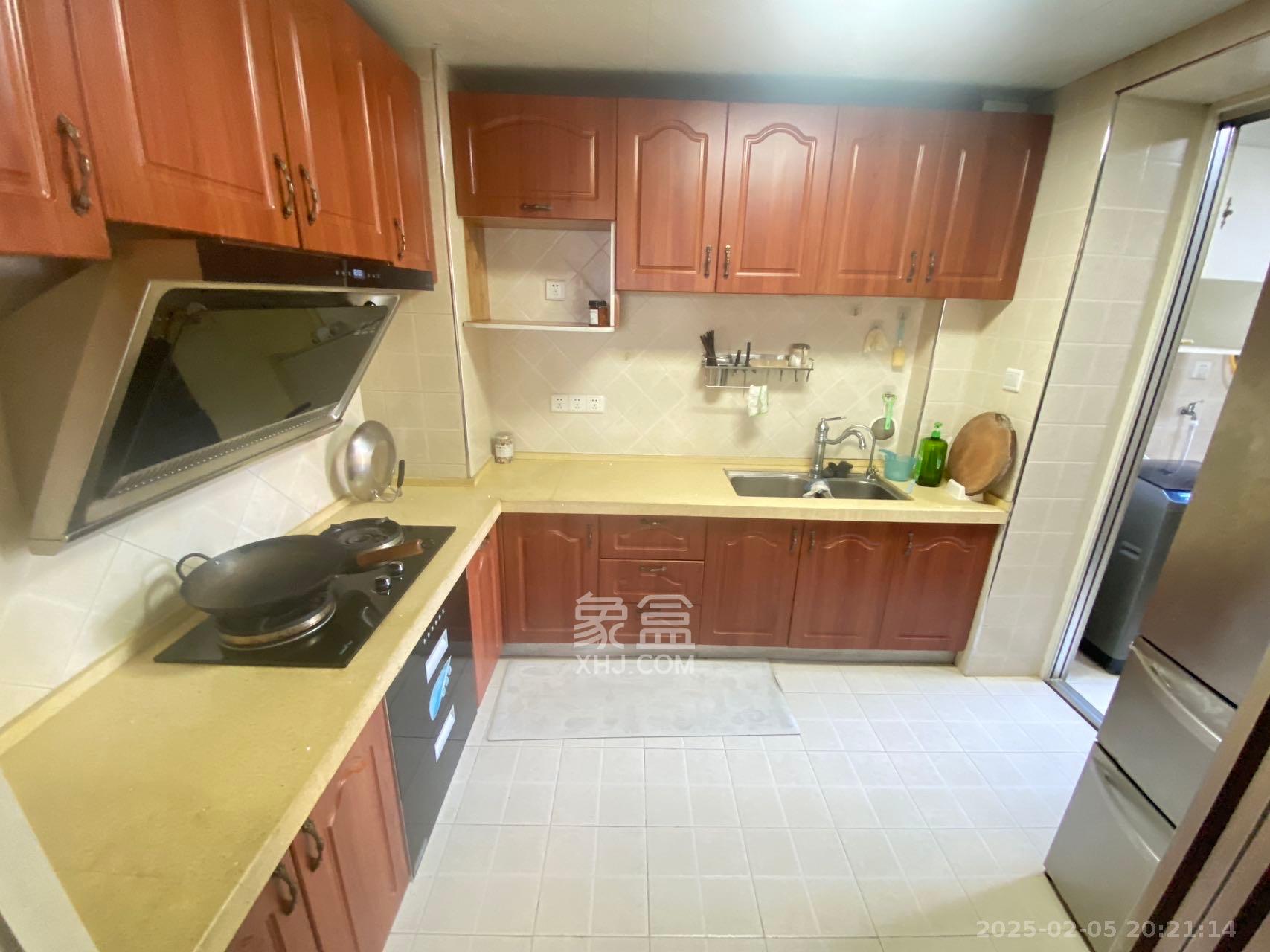 钱隆樽品(一、二、三期) 3室2厅2卫 3000.0元/月 钱隆樽品(一、二、三期) 3室2厅2卫 3000.0元/月室内图