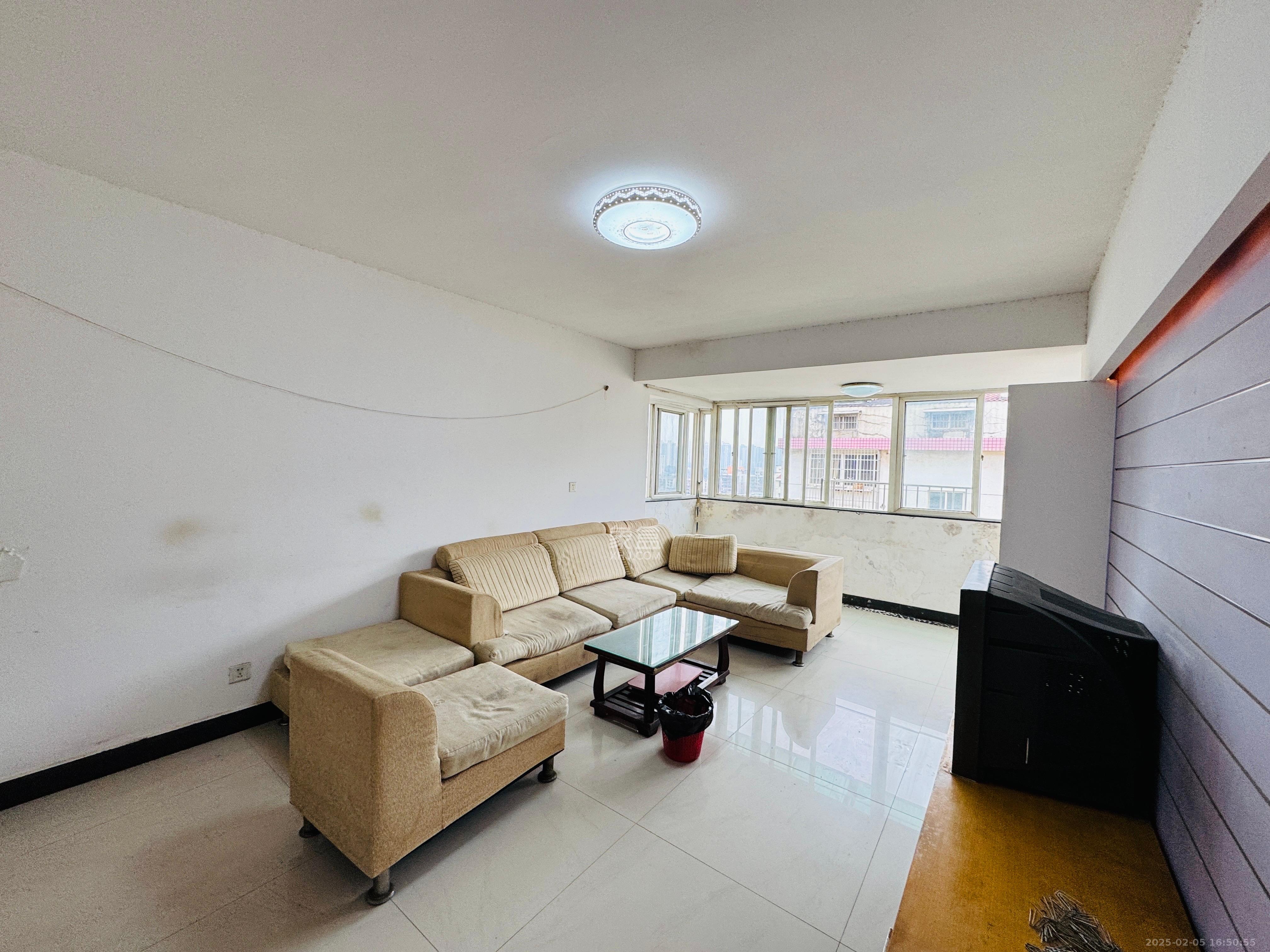 富绿新村  1室2厅1卫   2100.00元/月室内图1