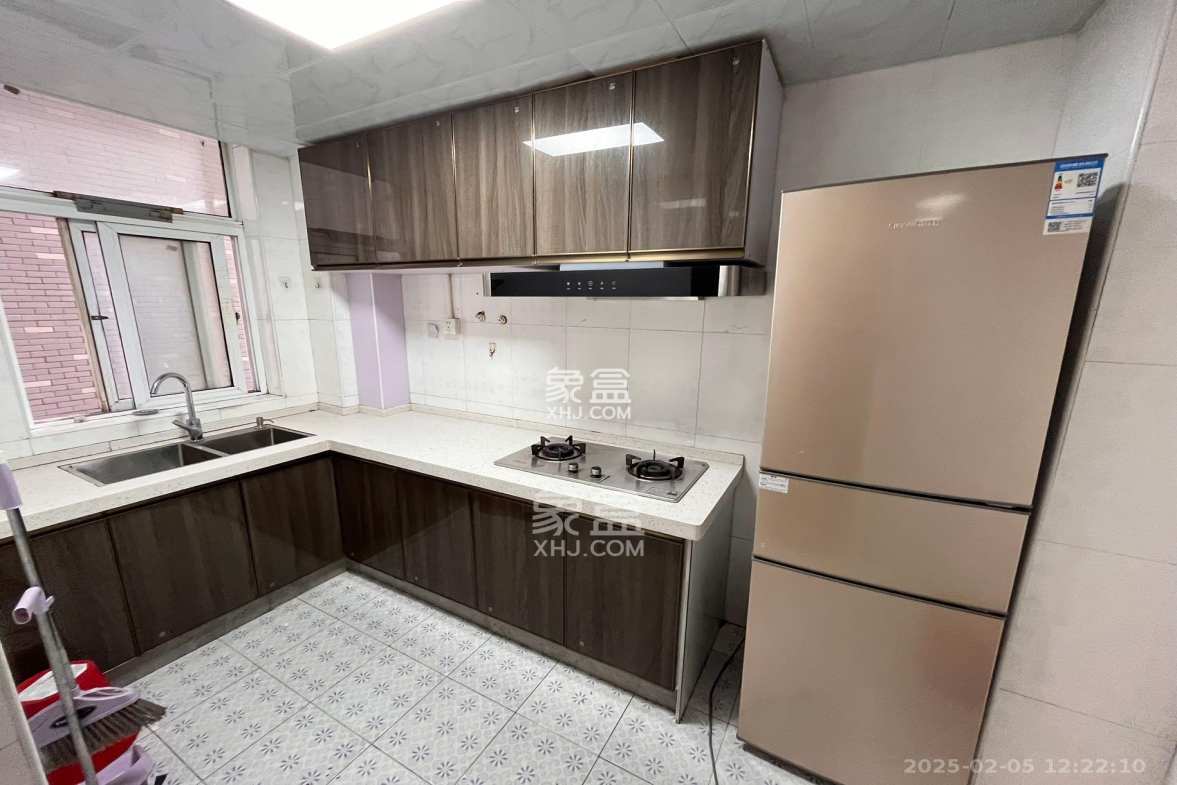 嘉盛华庭(一期、二期、三期)  3室2厅1卫    2400.0元/月 嘉盛华庭(一期、二期、三期)  3室2厅1卫    2400.0元/月室内图