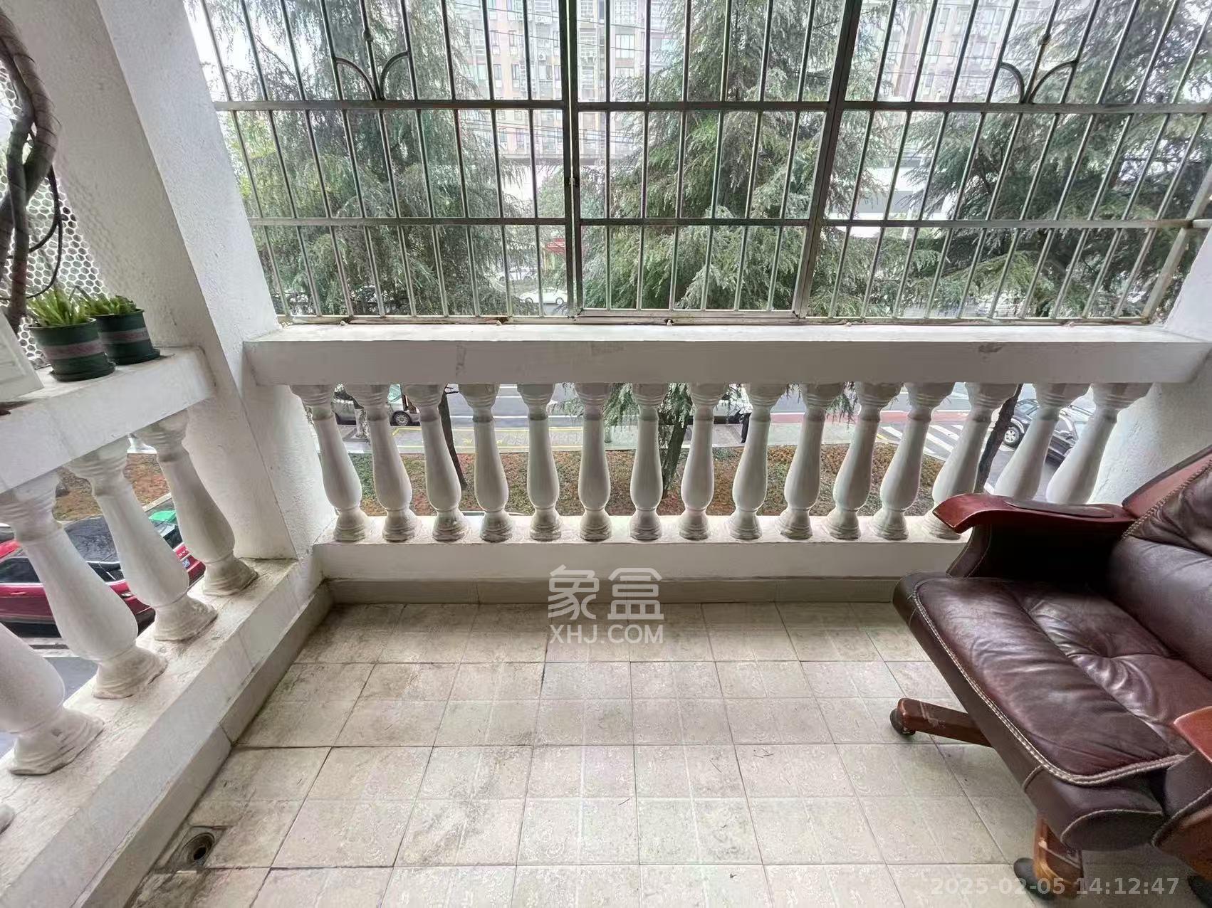 江南公寓  2室1厅1卫    1700.0元/月 江南公寓  2室1厅1卫    1700.0元/月室内图