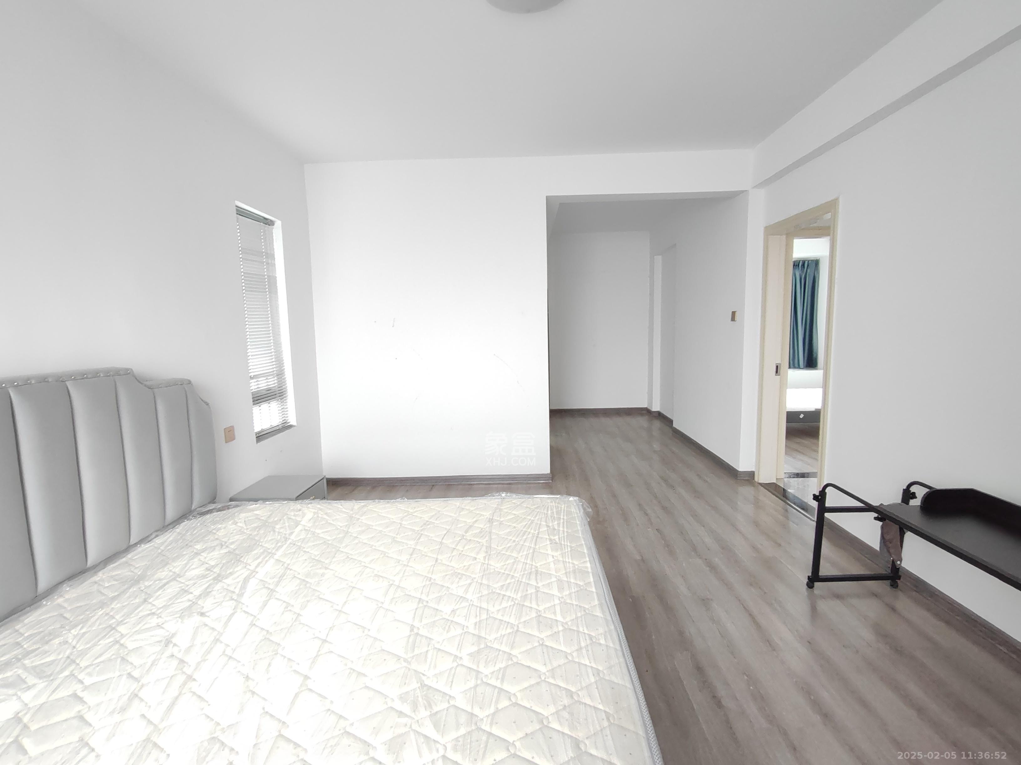 华润凤凰城三期 4室2厅2卫 3400.0元/月 华润凤凰城三期 4室2厅2卫 3400.0元/月室内图