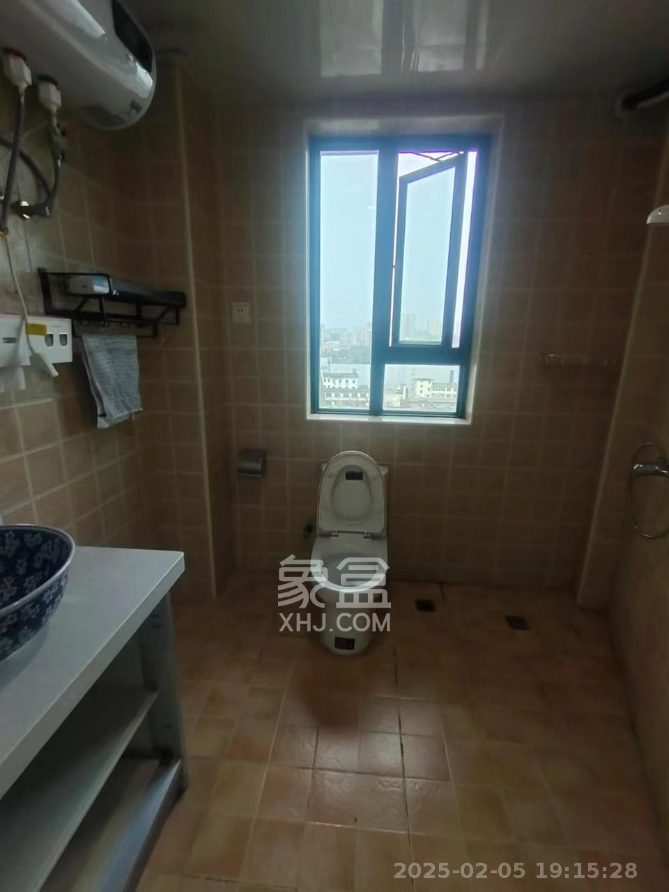 金色华庭 3室2厅1卫 3500.0元/月 金色华庭 3室2厅1卫 3500.0元/月室内图