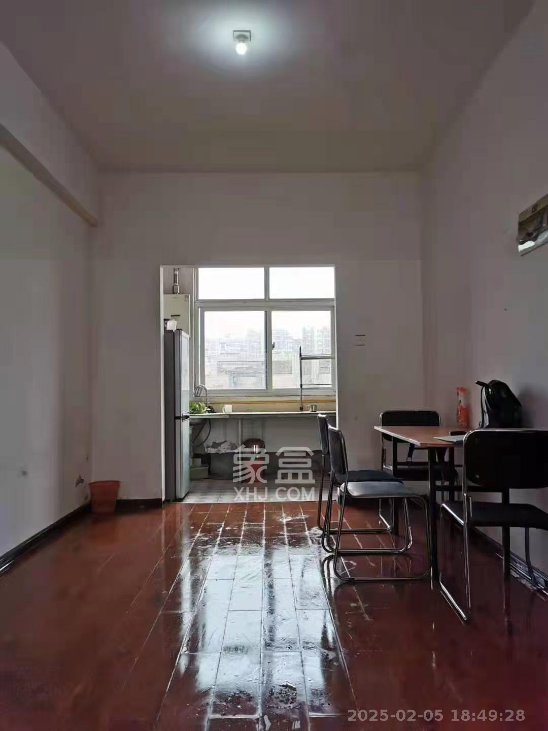 山水湾 3室2厅2卫 1600.0元/月 山水湾 3室2厅2卫 1600.0元/月室内图