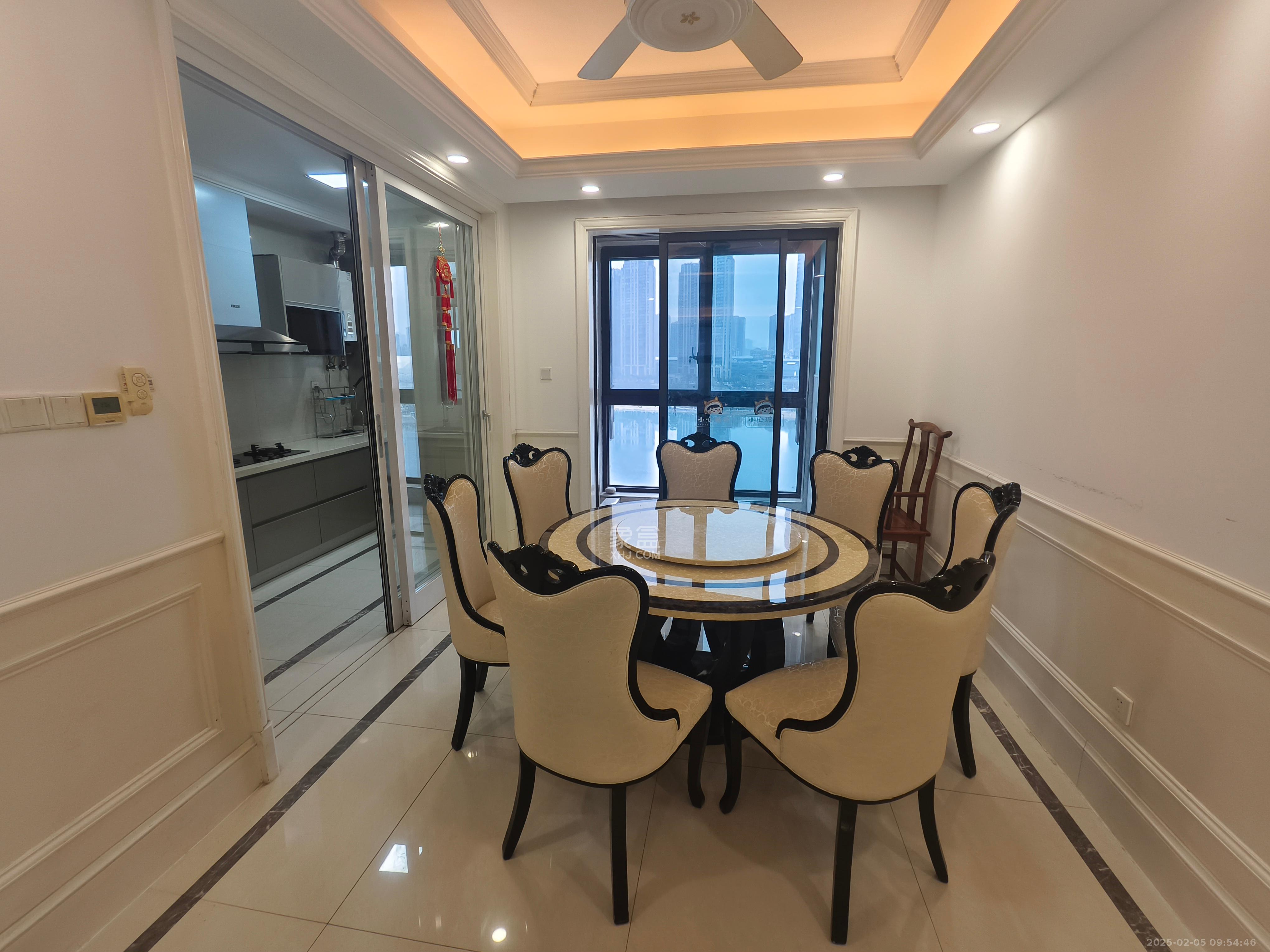 金茂梅溪湖 4室2厅3卫 9000.0元/月 金茂梅溪湖 4室2厅3卫 9000.0元/月室内图