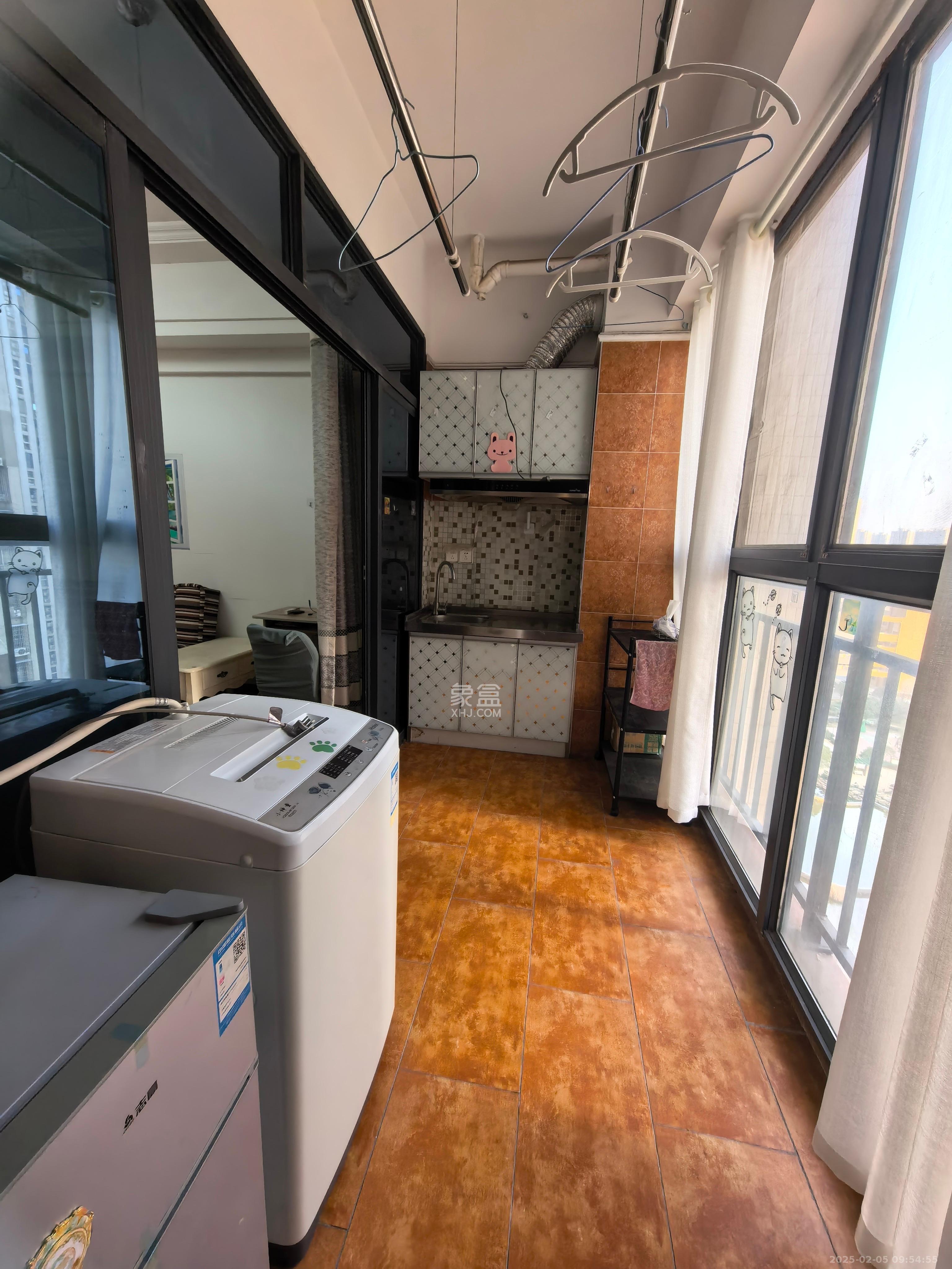 天元涉外景园B区 1室1厅1卫 1400.0元/月 天元涉外景园B区 1室1厅1卫 1400.0元/月室内图