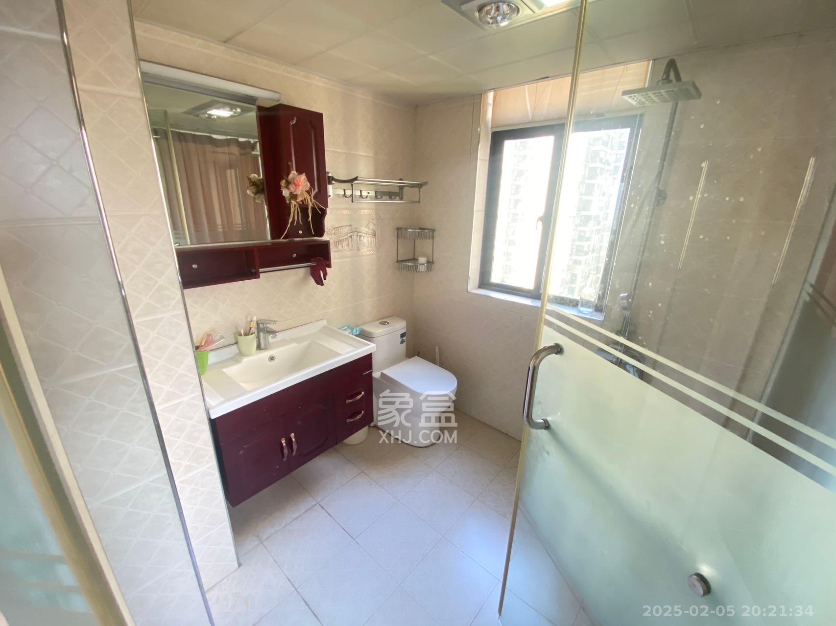 钱隆樽品(一、二、三期) 3室2厅2卫 3000.0元/月 钱隆樽品(一、二、三期) 3室2厅2卫 3000.0元/月室内图