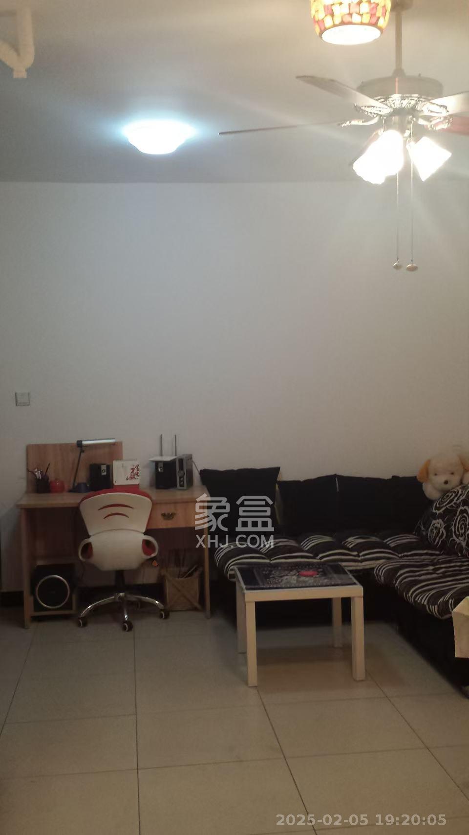 金领家族 1室1厅1卫 1550.0元/月 金领家族 1室1厅1卫 1550.0元/月室内图