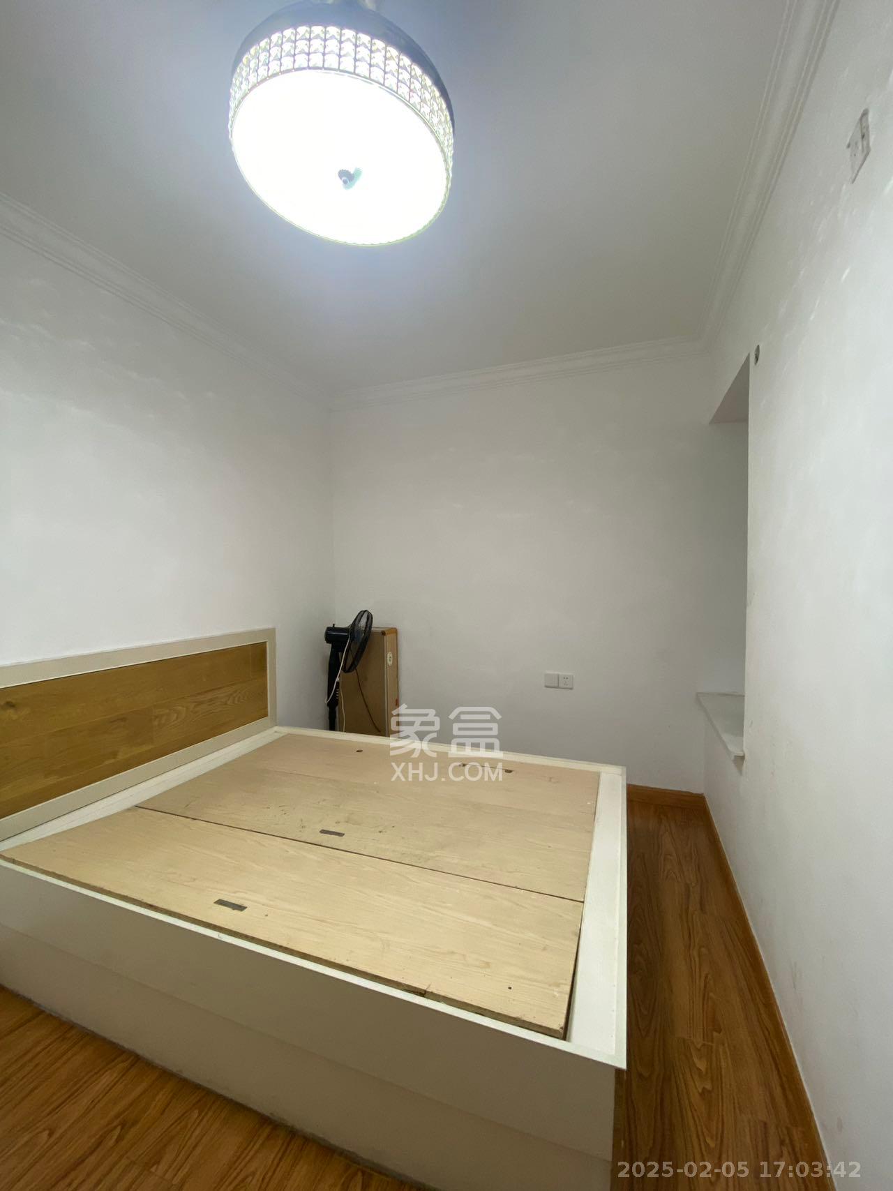 保利城(中航城国际社区、郡原美村) 4室2厅1卫 2000.0元/月 保利城(中航城国际社区、郡原美村) 4室2厅1卫 2000.0元/月室内图