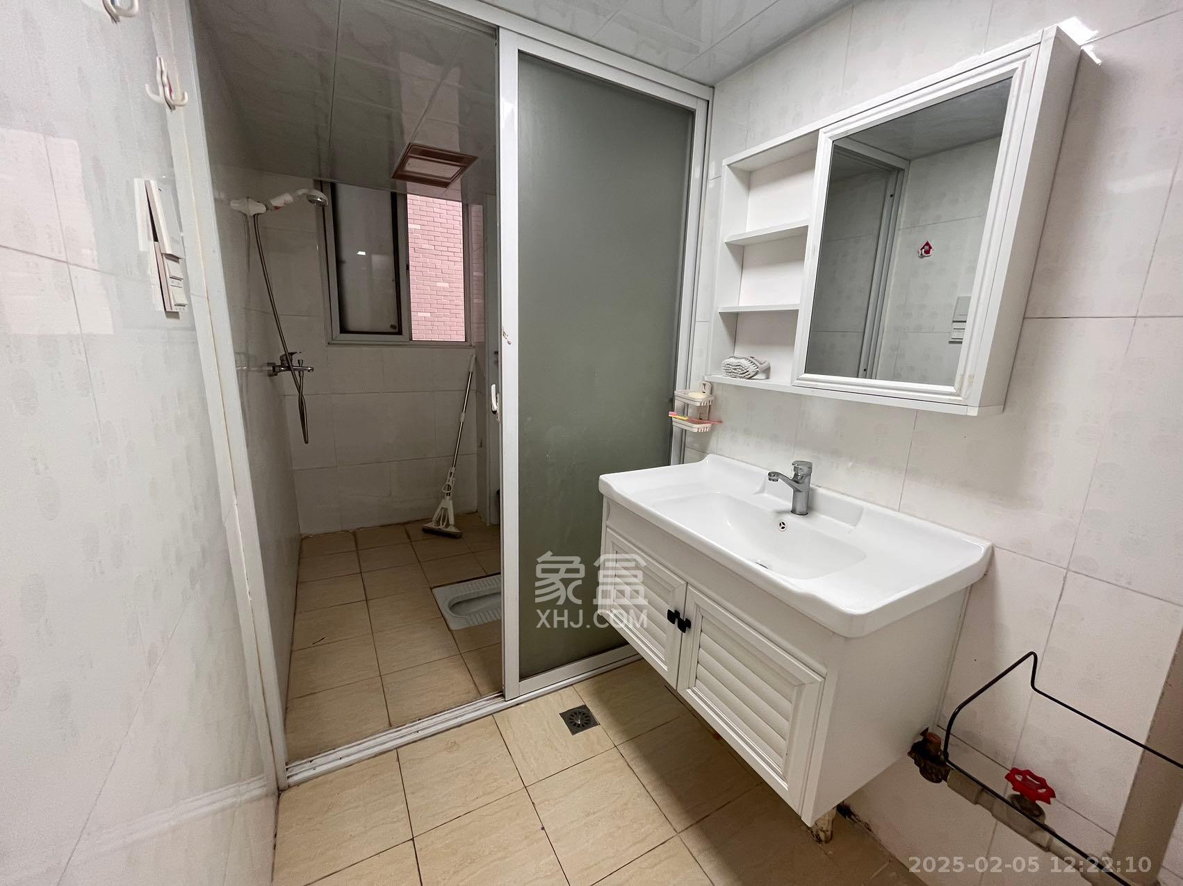 嘉盛华庭(一期、二期、三期)  3室2厅1卫    2400.0元/月 嘉盛华庭(一期、二期、三期)  3室2厅1卫    2400.0元/月室内图