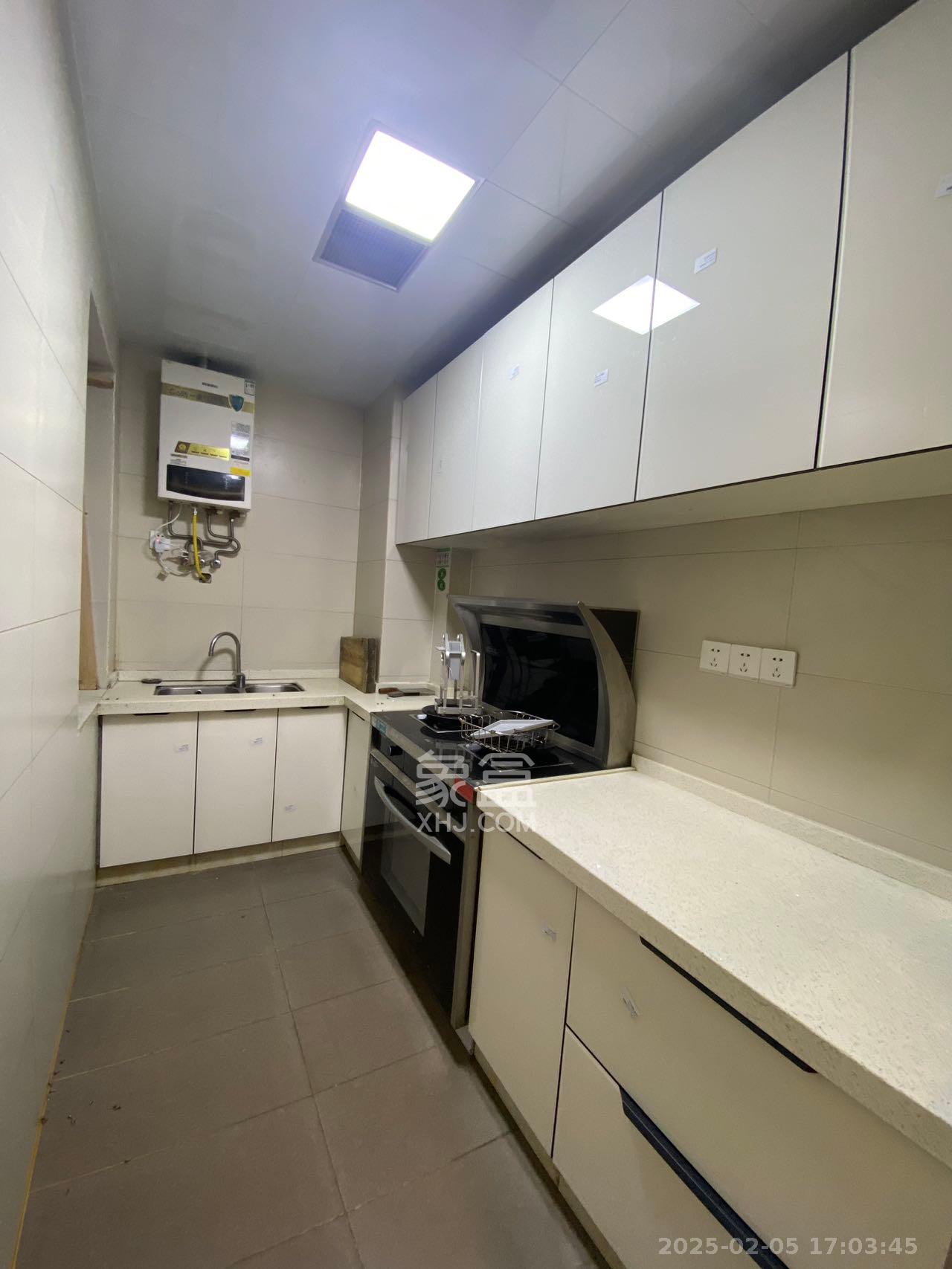 保利城(中航城国际社区、郡原美村) 4室2厅1卫 2000.0元/月 保利城(中航城国际社区、郡原美村) 4室2厅1卫 2000.0元/月室内图